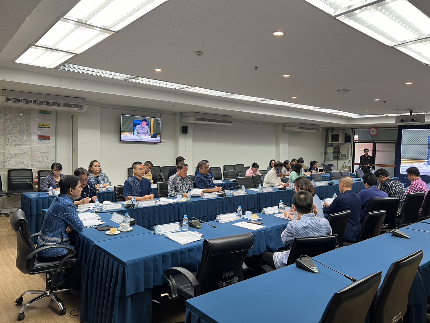 📢สพจ.สกลนคร : ร่วมประชุมขับเคลื่อนและติดตามนโยบายของรัฐบาลและภารกิจสำคัญของกระทรวงมหาดไทย ประจำปีงบประมาณ พ.ศ.๒๕๖๗ (เดือนธันวาคม ๒๕๖๖)ผ่านระบบวีดิทัศน์ทางไกล (VCS)