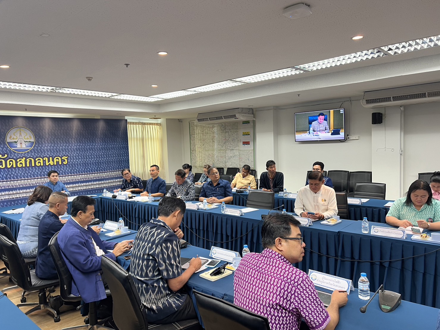 📢สพจ.สกลนคร : ร่วมประชุมขับเคลื่อนและติดตามนโยบายของรัฐบาลและภารกิจสำคัญของกระทรวงมหาดไทย ประจำปีงบประมาณ พ.ศ.๒๕๖๗ (เดือนธันวาคม ๒๕๖๖)ผ่านระบบวีดิทัศน์ทางไกล (VCS)