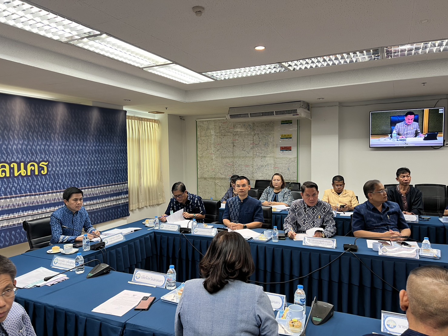 📢สพจ.สกลนคร : ร่วมประชุมขับเคลื่อนและติดตามนโยบายของรัฐบาลและภารกิจสำคัญของกระทรวงมหาดไทย ประจำปีงบประมาณ พ.ศ.๒๕๖๗ (เดือนธันวาคม ๒๕๖๖)ผ่านระบบวีดิทัศน์ทางไกล (VCS)