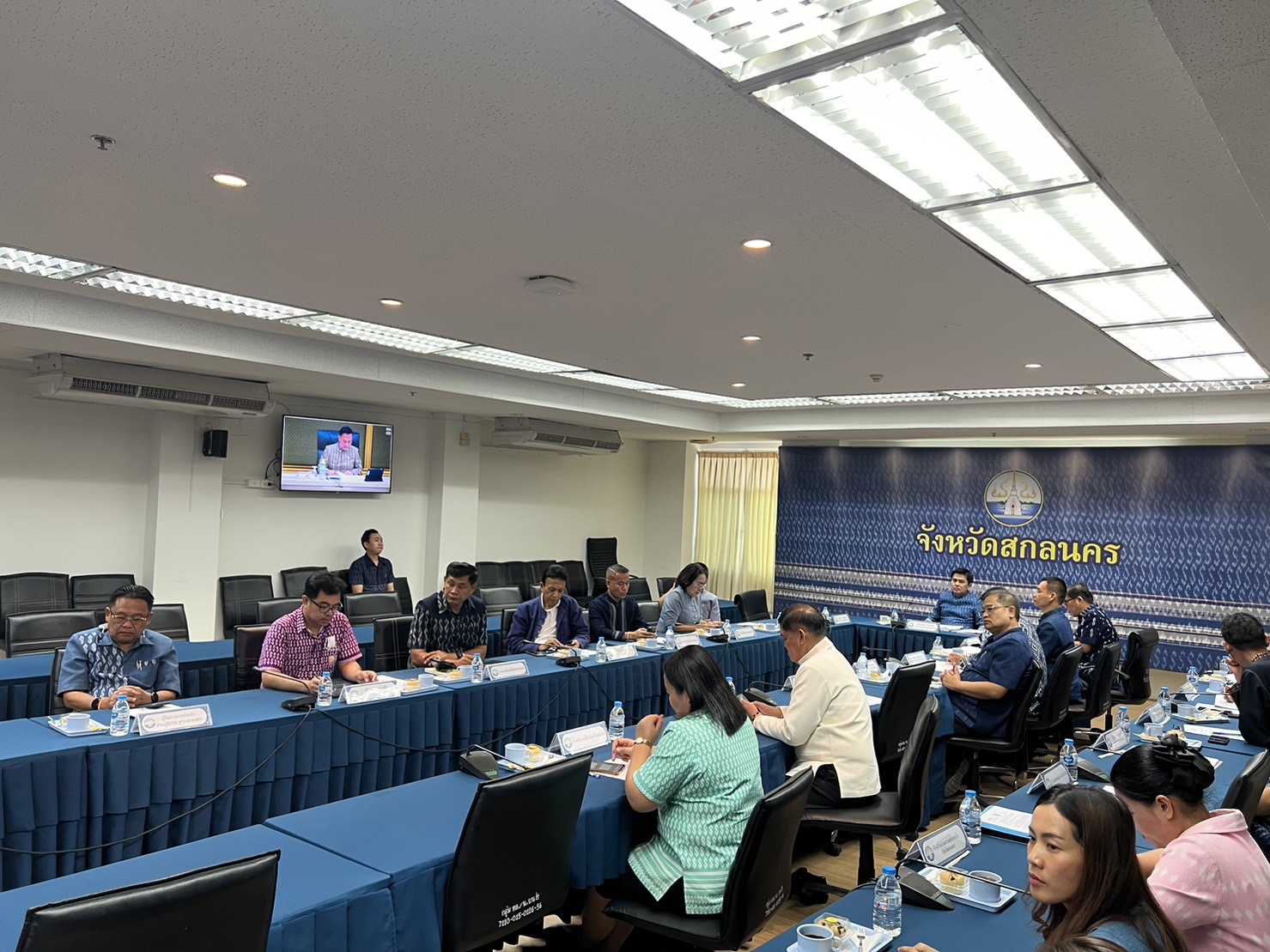 📢สพจ.สกลนคร : ร่วมประชุมขับเคลื่อนและติดตามนโยบายของรัฐบาลและภารกิจสำคัญของกระทรวงมหาดไทย ประจำปีงบประมาณ พ.ศ.๒๕๖๗ (เดือนธันวาคม ๒๕๖๖)ผ่านระบบวีดิทัศน์ทางไกล (VCS)