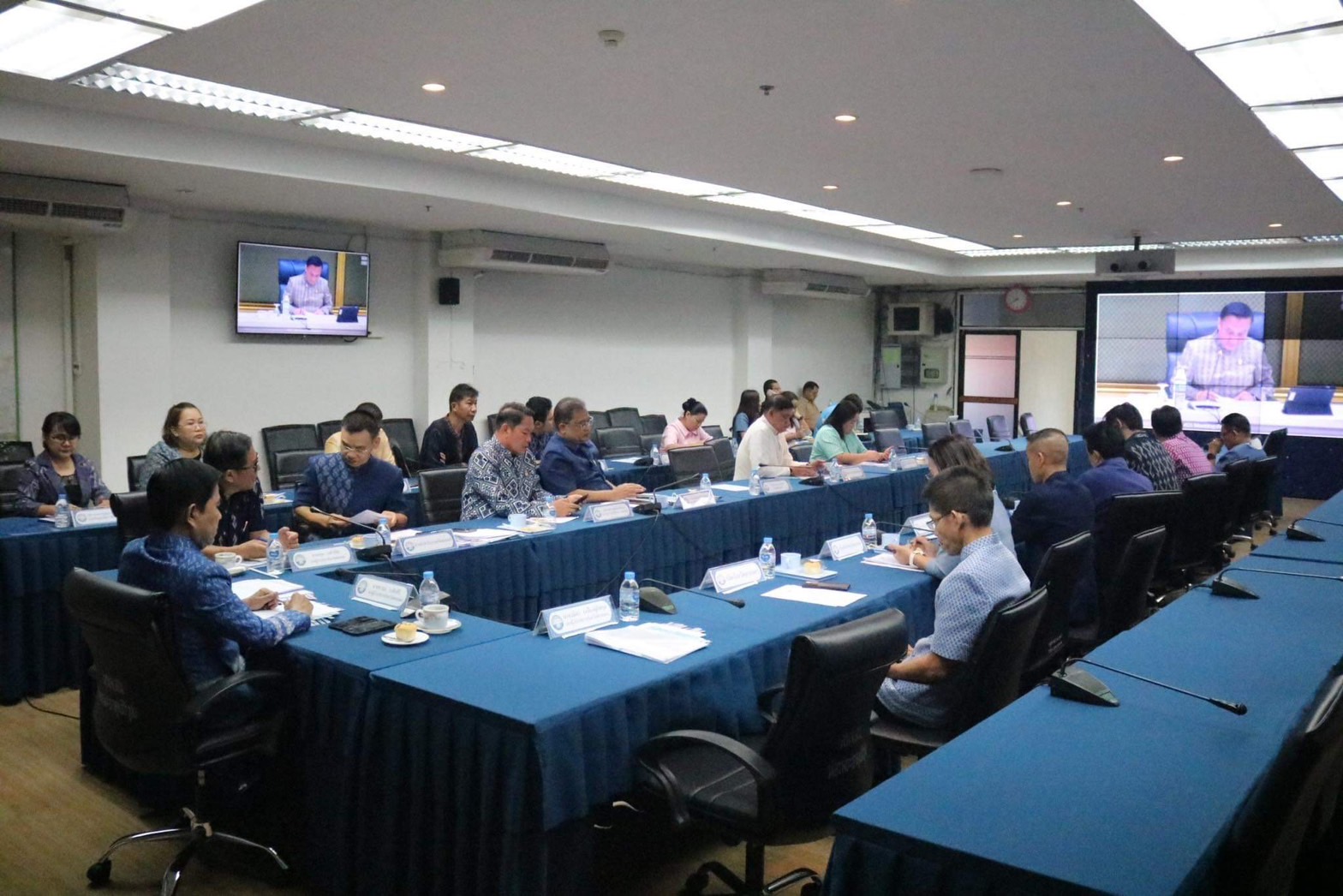 📢สพจ.สกลนคร : ร่วมประชุมขับเคลื่อนและติดตามนโยบายของรัฐบาลและภารกิจสำคัญของกระทรวงมหาดไทย ประจำปีงบประมาณ พ.ศ.๒๕๖๗ (เดือนธันวาคม ๒๕๖๖)ผ่านระบบวีดิทัศน์ทางไกล (VCS)