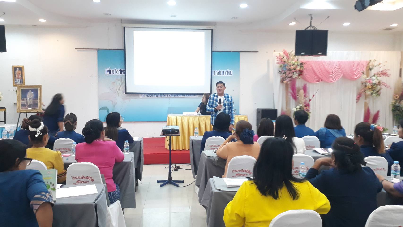 📢พช.สกลนคร : ดำเนินโครงการเพิ่มประสิทธิภาพการปฏิบัติงานกองทุนพัฒนาบทบาทสตรี แก่กลไกการขับเคลื่อนกองทุนพัฒนาบทบาทสตรี กิจกรรมที่ ๒ เพิ่มประสิทธิภาพการปฏิบัติงานกองทุนพัฒนาบทบาทสตรีแก่กลไกการขับเคลื่อนกองทุนพัฒนาบทบาทสตรีระดับจังหวัด
