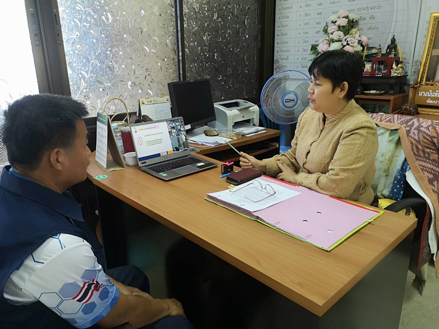 📢พช.สกลนคร : การประชุมชี้แจงการจัดเก็บข้อมูลความจำเป็นพื้นฐาน (จปฐ.) ปี ๒๕๖๗ ถ่ายทอดสดจาก ห้อง war room ชั้น ๕ กรมการพัฒนาชุมชน