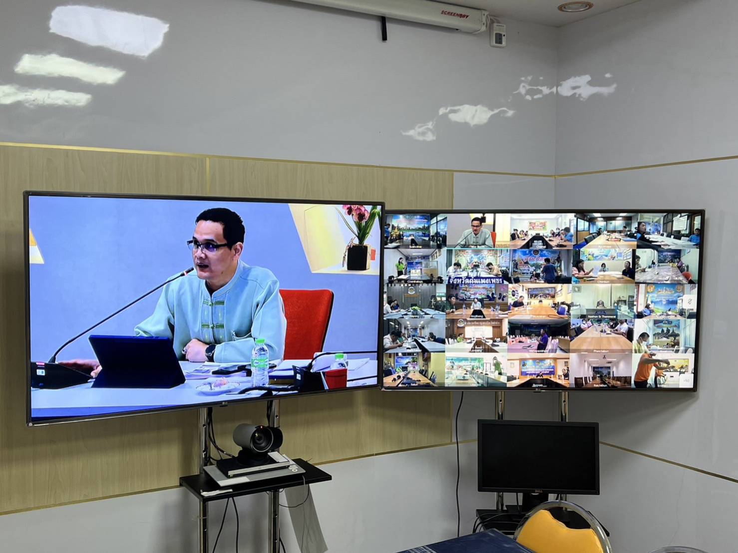 📢พช.สกลนคร : การประชุมชี้แจงการจัดเก็บข้อมูลความจำเป็นพื้นฐาน (จปฐ.) ปี ๒๕๖๗ ถ่ายทอดสดจาก ห้อง war room ชั้น ๕ กรมการพัฒนาชุมชน