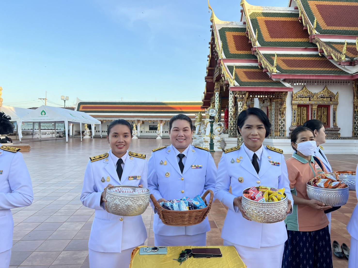📢พช.สกลนคร : ร่วมพิธีทำบุญตักบาตรถวายพระกุศลและถวายพระพร เนื่องในโอกาสวันคล้ายวันประสูติ สมเด็จพระเจ้าลูกเธอ เจ้าฟ้าสิริวัณณวรี นารีรัตนราชกัญญา