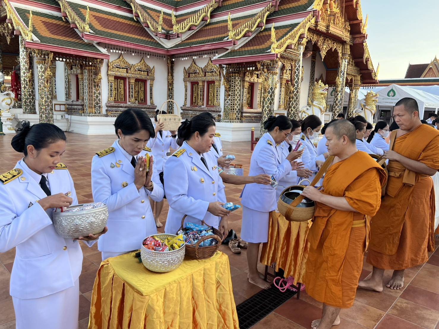 📢พช.สกลนคร : ร่วมพิธีทำบุญตักบาตรถวายพระกุศลและถวายพระพร เนื่องในโอกาสวันคล้ายวันประสูติ สมเด็จพระเจ้าลูกเธอ เจ้าฟ้าสิริวัณณวรี นารีรัตนราชกัญญา