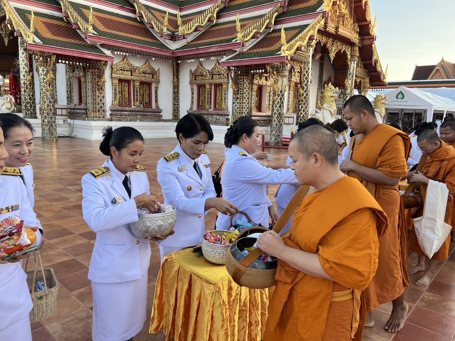 📢พช.สกลนคร : ร่วมพิธีทำบุญตักบาตรถวายพระกุศลและถวายพระพร เนื่องในโอกาสวันคล้ายวันประสูติ สมเด็จพระเจ้าลูกเธอ เจ้าฟ้าสิริวัณณวรี นารีรัตนราชกัญญา