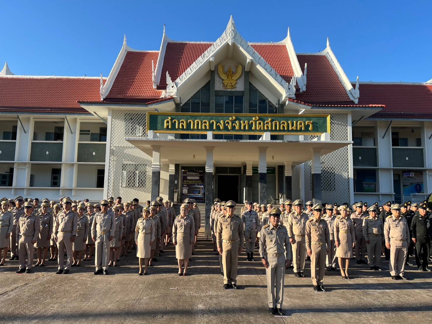 พช.สกลนคร : ร่วม กิจกรรมเคารพรงชาติและร้องเพลงชาติไทย