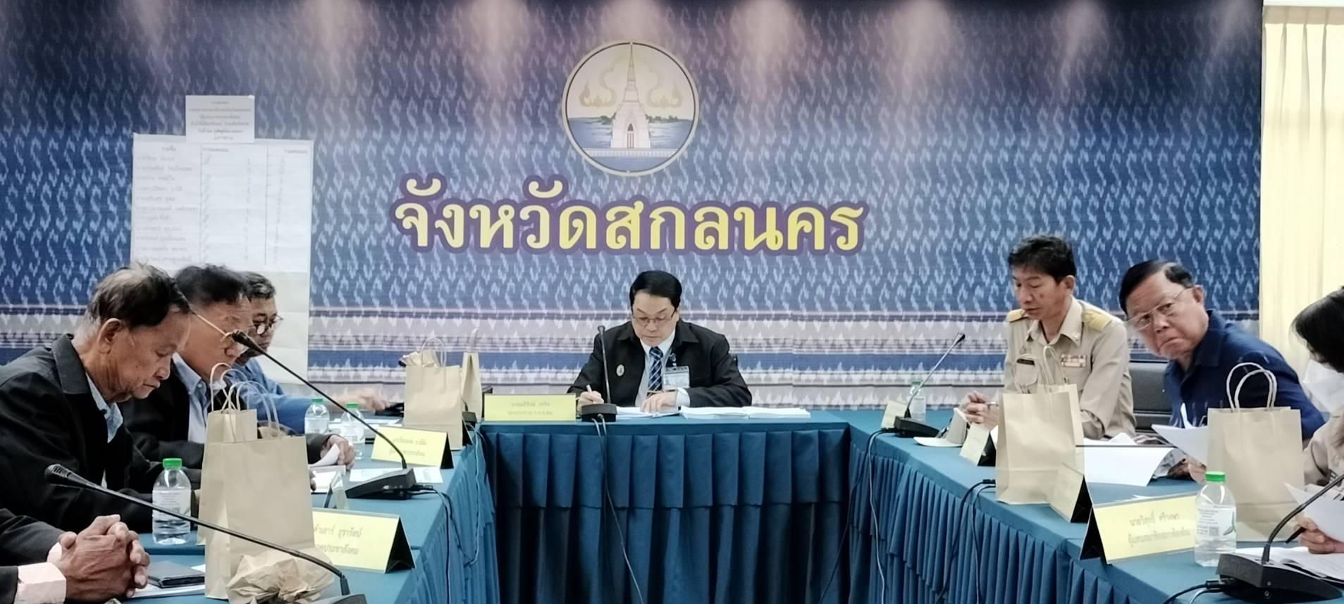 📢พช.สกลนคร : รับการติดตามความก้าวหน้าโครงการตามแผนปฏิบัติราชการประจำปีงบประมาณ พ.ศ.๒๕๖๖ “โครงการส่งเสริมพัฒนาคุณภาพชีวิตและเศรษฐกิจชุมชนฐานรากจังหวัดสกลนคร”