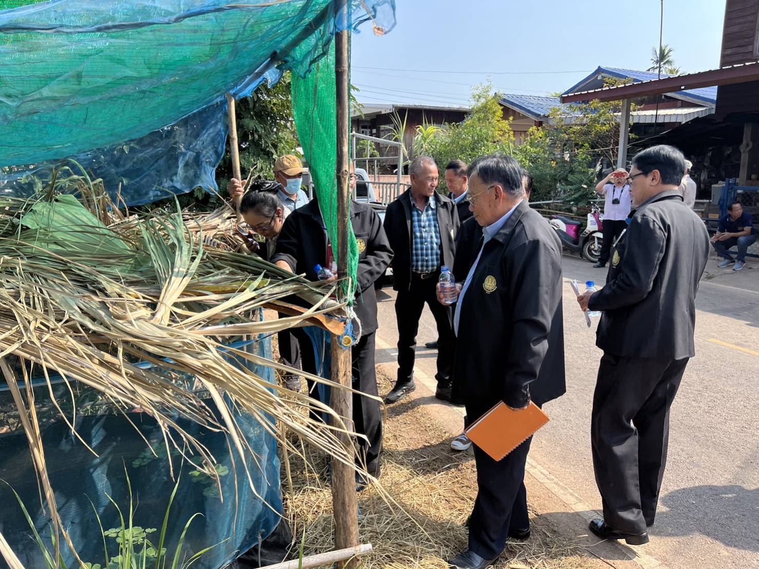 📢พช.สกลนคร : รับการติดตามความก้าวหน้าโครงการตามแผนปฏิบัติราชการประจำปีงบประมาณ พ.ศ.๒๕๖๖ “โครงการส่งเสริมพัฒนาคุณภาพชีวิตและเศรษฐกิจชุมชนฐานรากจังหวัดสกลนคร”