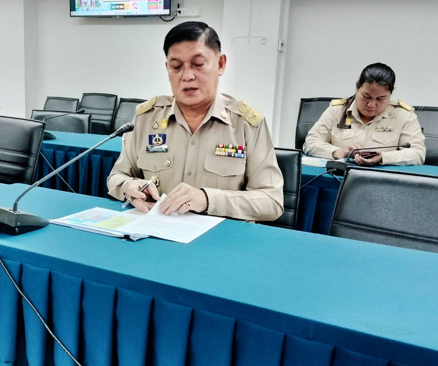 📢พช.สกลนคร : รับการติดตามความก้าวหน้าโครงการตามแผนปฏิบัติราชการประจำปีงบประมาณ พ.ศ.๒๕๖๖ “โครงการส่งเสริมพัฒนาคุณภาพชีวิตและเศรษฐกิจชุมชนฐานรากจังหวัดสกลนคร”