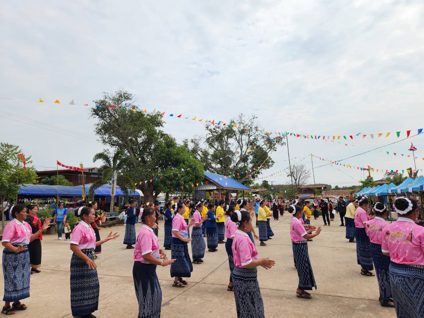 📢พช.สกลนคร : เปิดหมู่บ้านท่องเที่ยวเชิงสร้างสรรค์ (D – HOPE) “ภูผาทองเทรล ๒๐๒๔” และหมู่บ้านยั่งยืน ตามแนวทาง Waricchaphum Model : วิถีแห่งการพัฒนาที่ยั่งยืน เฉลิมพระเกียรติพระบาทสมเด็จ พระเจ้าอยู่หัว เนื่องในโอกาสมหามงคลเฉลิมพระชนมพรรษา ๖ รอบ ๒๘ กรกฎาคม ๒๕๖๗