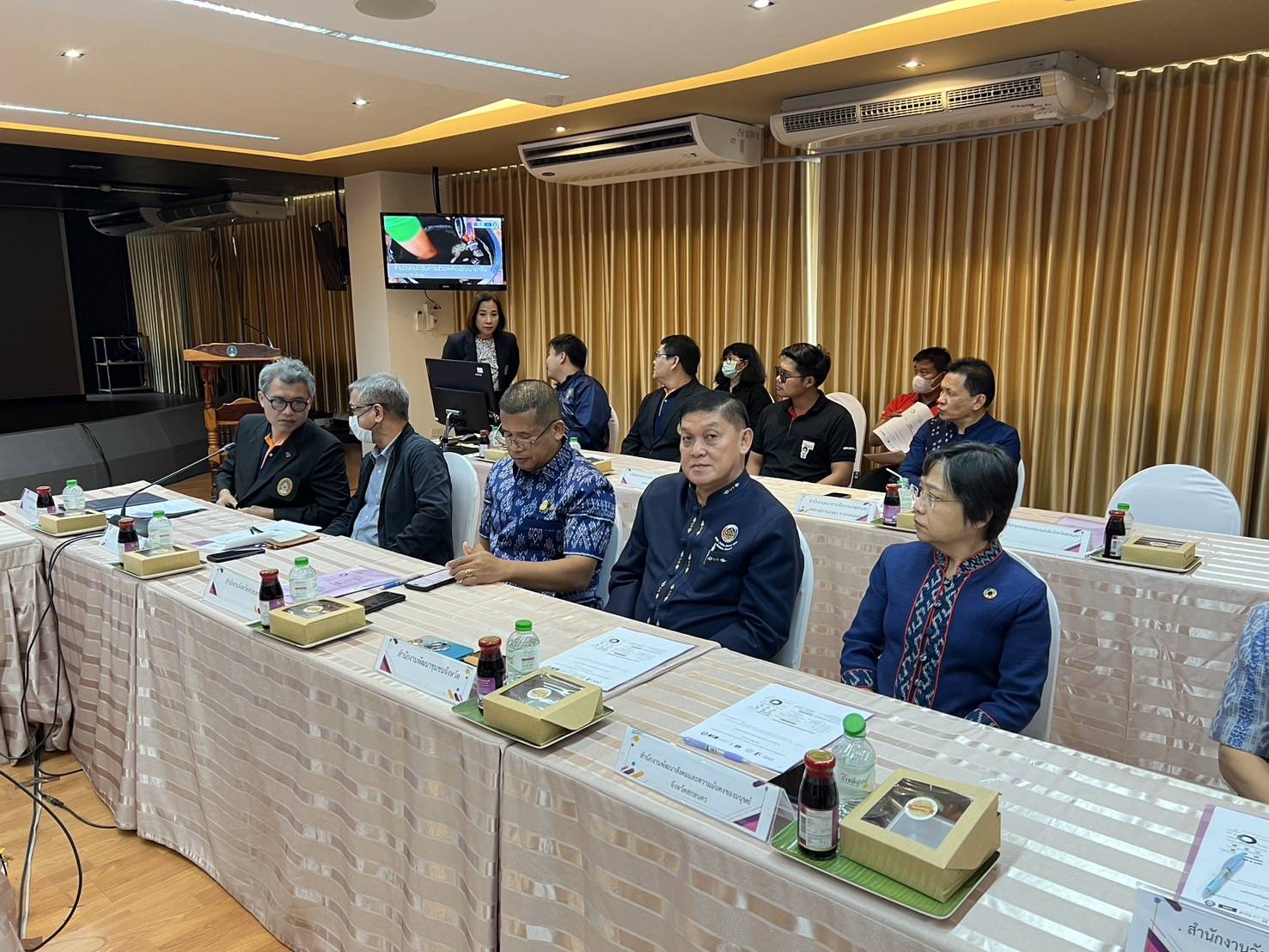 📢พช.สกลนคร : ลงนามบันทึกข้อตกลงความร่วมมือการบริหารจัดการเพื่อแก้ไขปัญหาความยากจนและลดความเหลื่อมล้ำจังหวัดสกลนคร และการจัดทำภาพอนาคต (Foresight) ในการแก้ไขปัญหาความยากจน จังหวัดสกลนคร