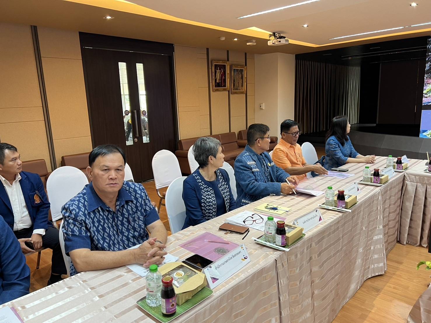 📢พช.สกลนคร : ลงนามบันทึกข้อตกลงความร่วมมือการบริหารจัดการเพื่อแก้ไขปัญหาความยากจนและลดความเหลื่อมล้ำจังหวัดสกลนคร และการจัดทำภาพอนาคต (Foresight) ในการแก้ไขปัญหาความยากจน จังหวัดสกลนคร