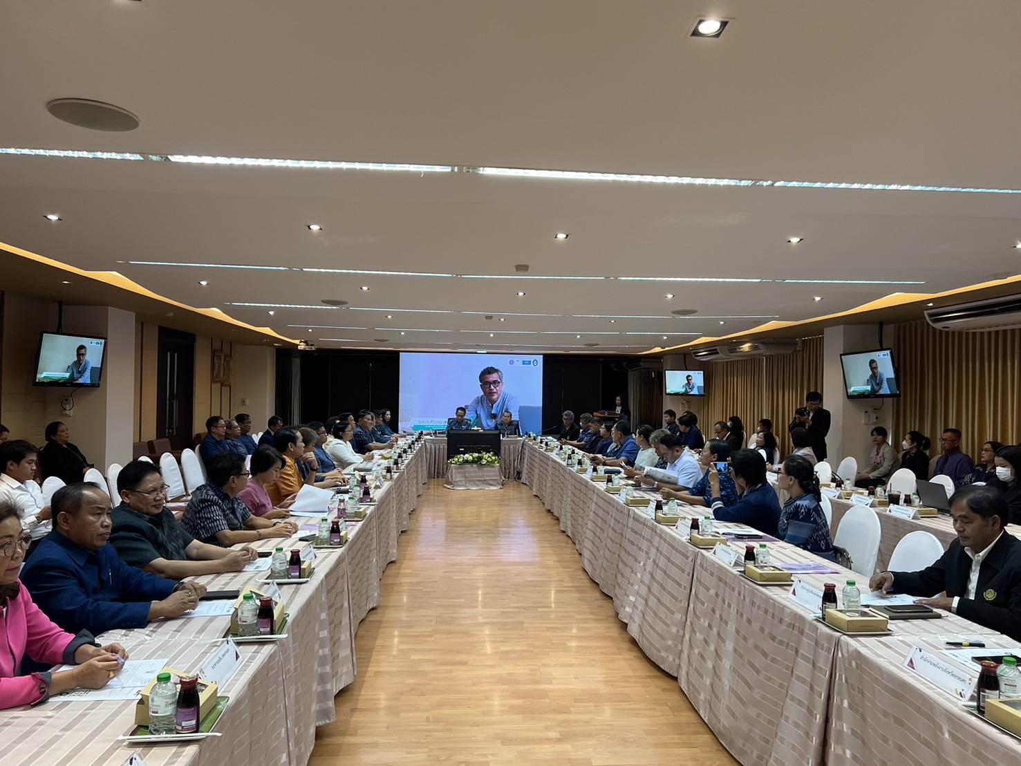 📢พช.สกลนคร : ลงนามบันทึกข้อตกลงความร่วมมือการบริหารจัดการเพื่อแก้ไขปัญหาความยากจนและลดความเหลื่อมล้ำจังหวัดสกลนคร และการจัดทำภาพอนาคต (Foresight) ในการแก้ไขปัญหาความยากจน จังหวัดสกลนคร