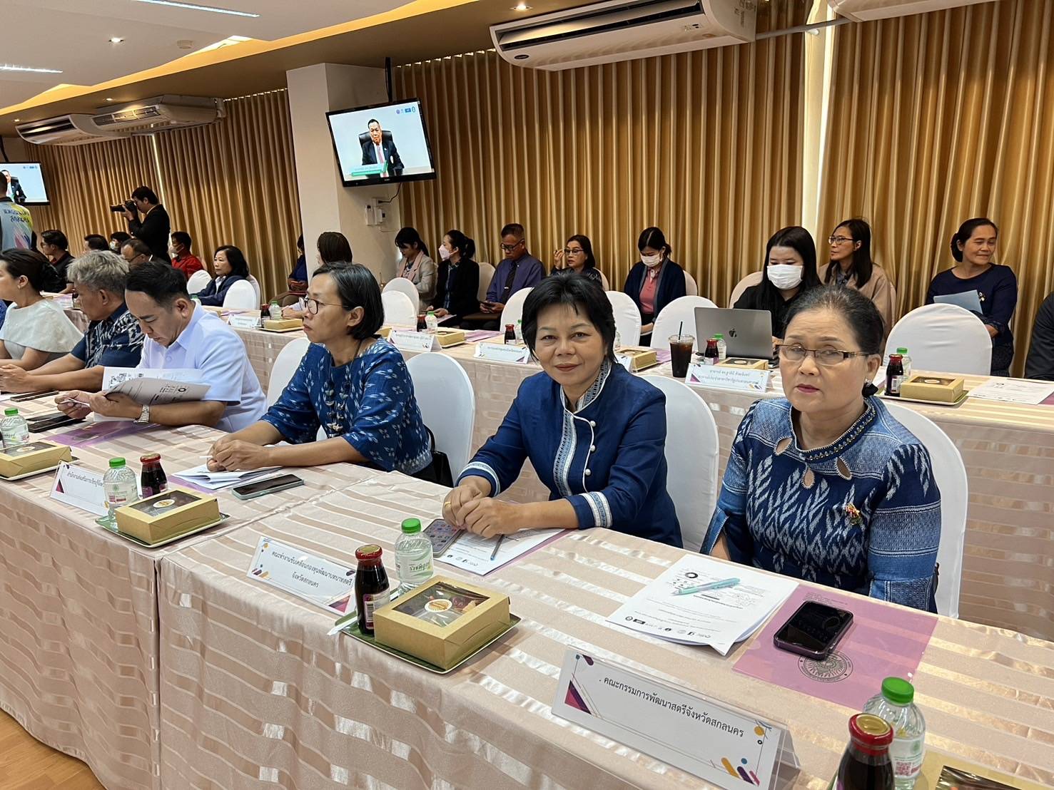 📢พช.สกลนคร : ลงนามบันทึกข้อตกลงความร่วมมือการบริหารจัดการเพื่อแก้ไขปัญหาความยากจนและลดความเหลื่อมล้ำจังหวัดสกลนคร และการจัดทำภาพอนาคต (Foresight) ในการแก้ไขปัญหาความยากจน จังหวัดสกลนคร