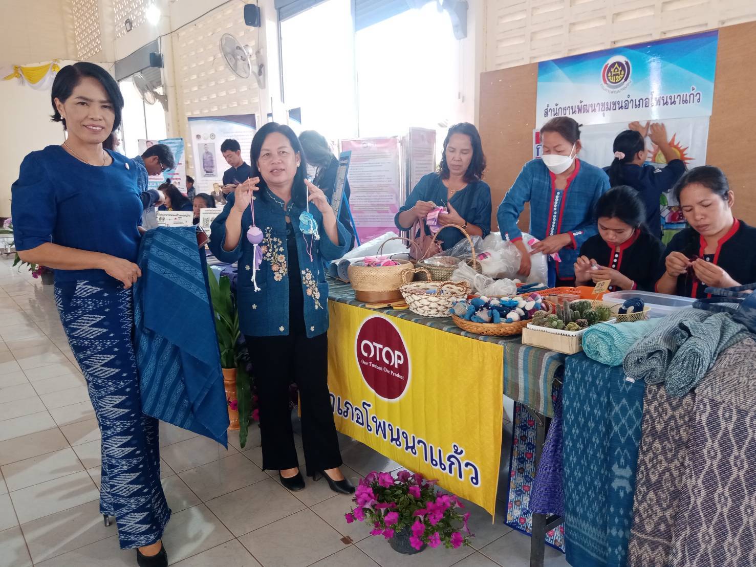 📢พช.สกลนคร : ร่วมกิจกรรม”ตลาดนัดแก้หนี้” ประจำเดือนกุมภาพันธ์ ๒๕๖๗ พื้นที่อำเภอโพนนาแก้ว จังหวัดสกลนคร