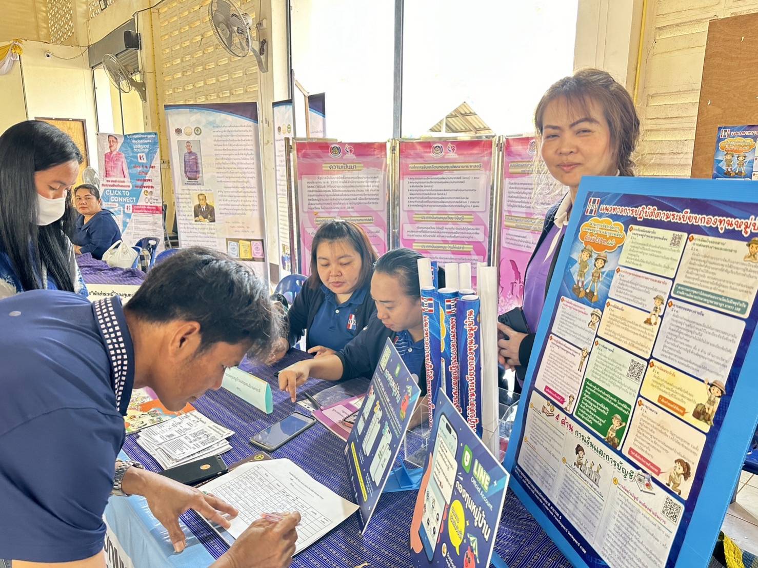 📢พช.สกลนคร : ร่วมกิจกรรม”ตลาดนัดแก้หนี้” ประจำเดือนกุมภาพันธ์ ๒๕๖๗ พื้นที่อำเภอโพนนาแก้ว จังหวัดสกลนคร