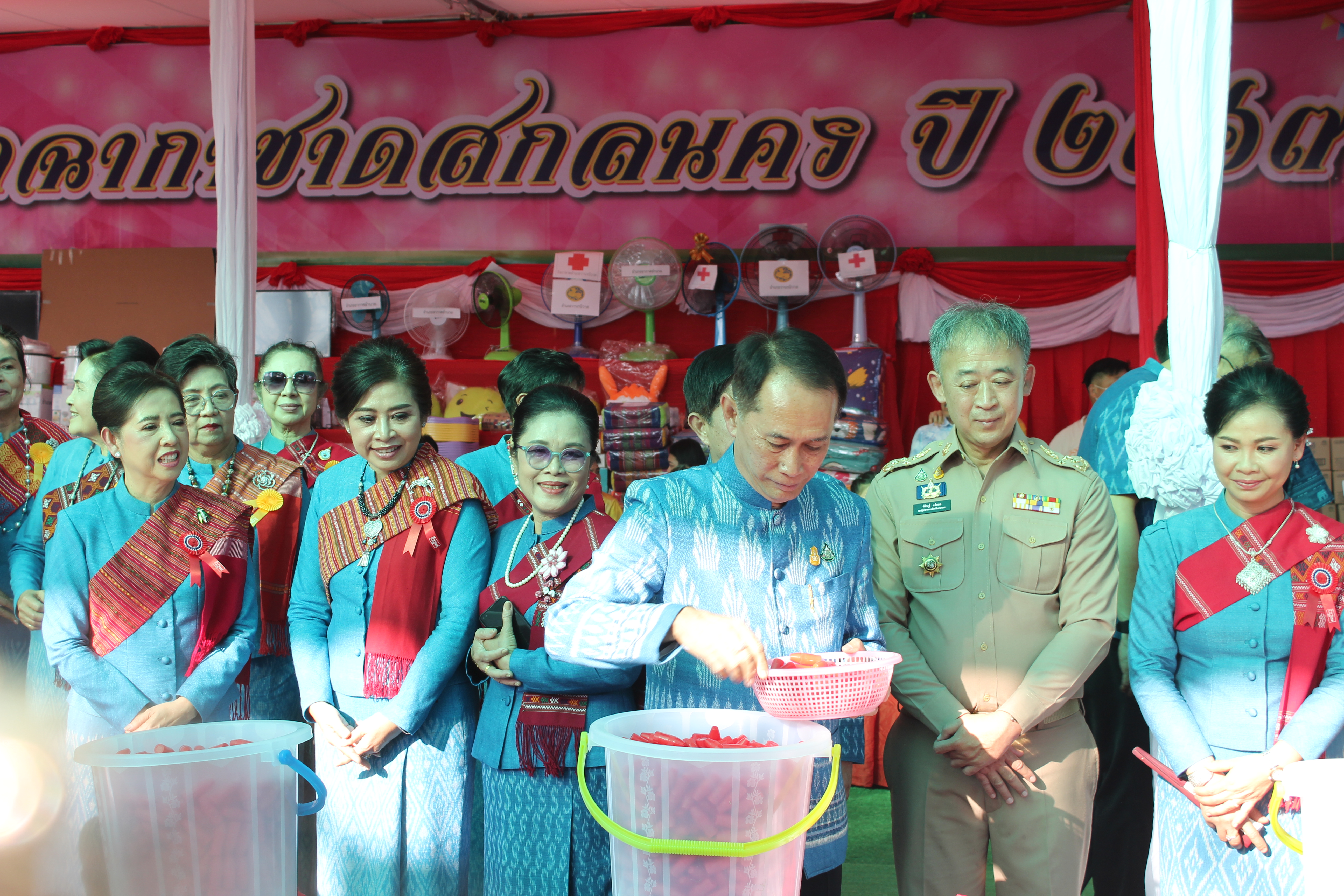 📢พช.สกลนคร : ร่วมพิธีเปิดบ่อมัจฉากาชาด ในงานรวมน้ำใจไทสกล จังหวัดสกลนคร ประจำปี ๒๕๖๗