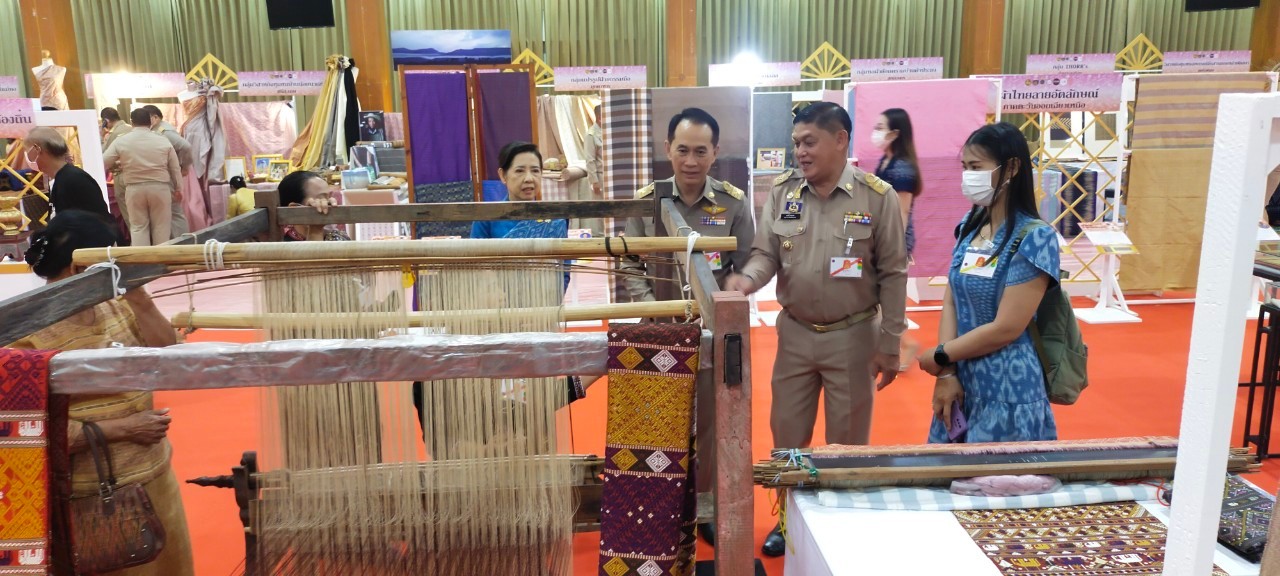 📢พช.สกลนคร : ผู้ว่าราชการจังหวัดสกลนคร รับเสด็จสมเด็จพระเจ้าลูกเธอ เจ้าฟ้าสิริวัณณวรี นารีรัตนราชกัญญา ในโอกาสเสด็จทอดพระเนตรการจัดงานแสดงผลิตภัณฑ์ผ้าไทยและงานหัตถกรรมชุมชนภาคตะวันออกเฉียงเหนือ จังหวัดอุบลราชธานี