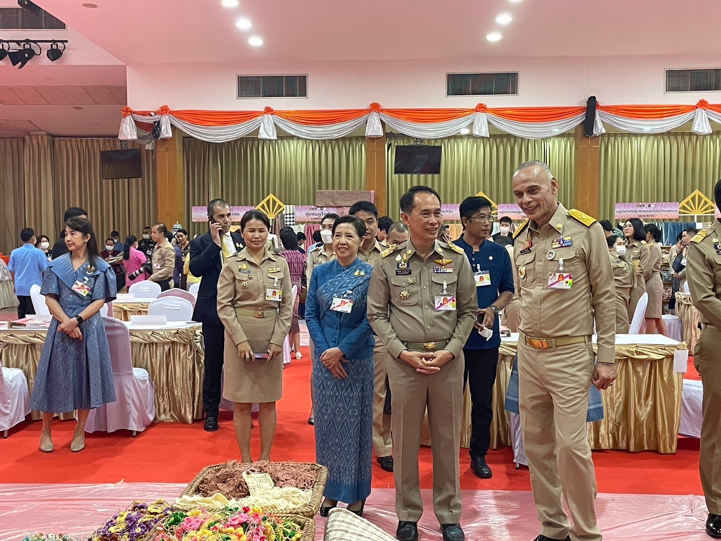 📢พช.สกลนคร : ผู้ว่าราชการจังหวัดสกลนคร รับเสด็จสมเด็จพระเจ้าลูกเธอ เจ้าฟ้าสิริวัณณวรี นารีรัตนราชกัญญา ในโอกาสเสด็จทอดพระเนตรการจัดงานแสดงผลิตภัณฑ์ผ้าไทยและงานหัตถกรรมชุมชนภาคตะวันออกเฉียงเหนือ จังหวัดอุบลราชธานี