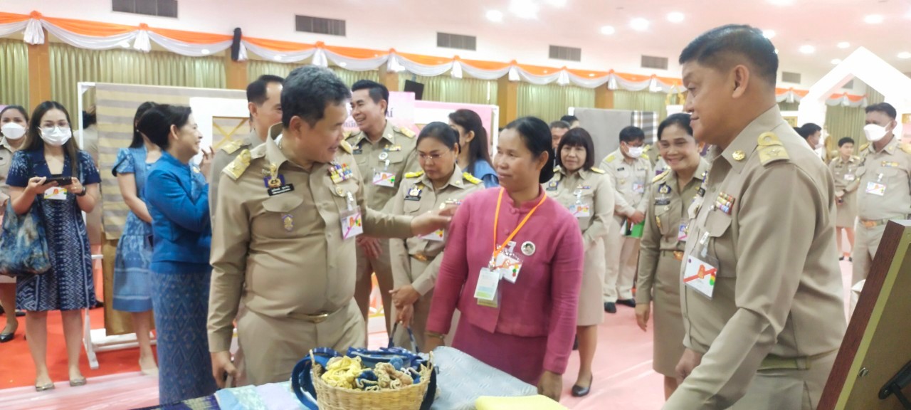 📢พช.สกลนคร : ผู้ว่าราชการจังหวัดสกลนคร รับเสด็จสมเด็จพระเจ้าลูกเธอ เจ้าฟ้าสิริวัณณวรี นารีรัตนราชกัญญา ในโอกาสเสด็จทอดพระเนตรการจัดงานแสดงผลิตภัณฑ์ผ้าไทยและงานหัตถกรรมชุมชนภาคตะวันออกเฉียงเหนือ จังหวัดอุบลราชธานี