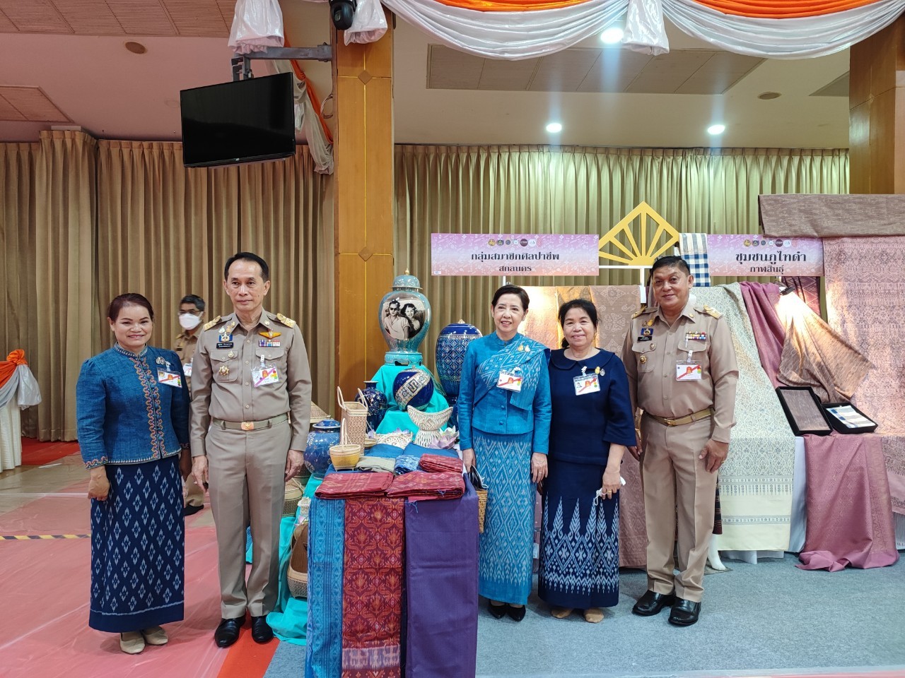 📢พช.สกลนคร : ผู้ว่าราชการจังหวัดสกลนคร รับเสด็จสมเด็จพระเจ้าลูกเธอ เจ้าฟ้าสิริวัณณวรี นารีรัตนราชกัญญา ในโอกาสเสด็จทอดพระเนตรการจัดงานแสดงผลิตภัณฑ์ผ้าไทยและงานหัตถกรรมชุมชนภาคตะวันออกเฉียงเหนือ จังหวัดอุบลราชธานี
