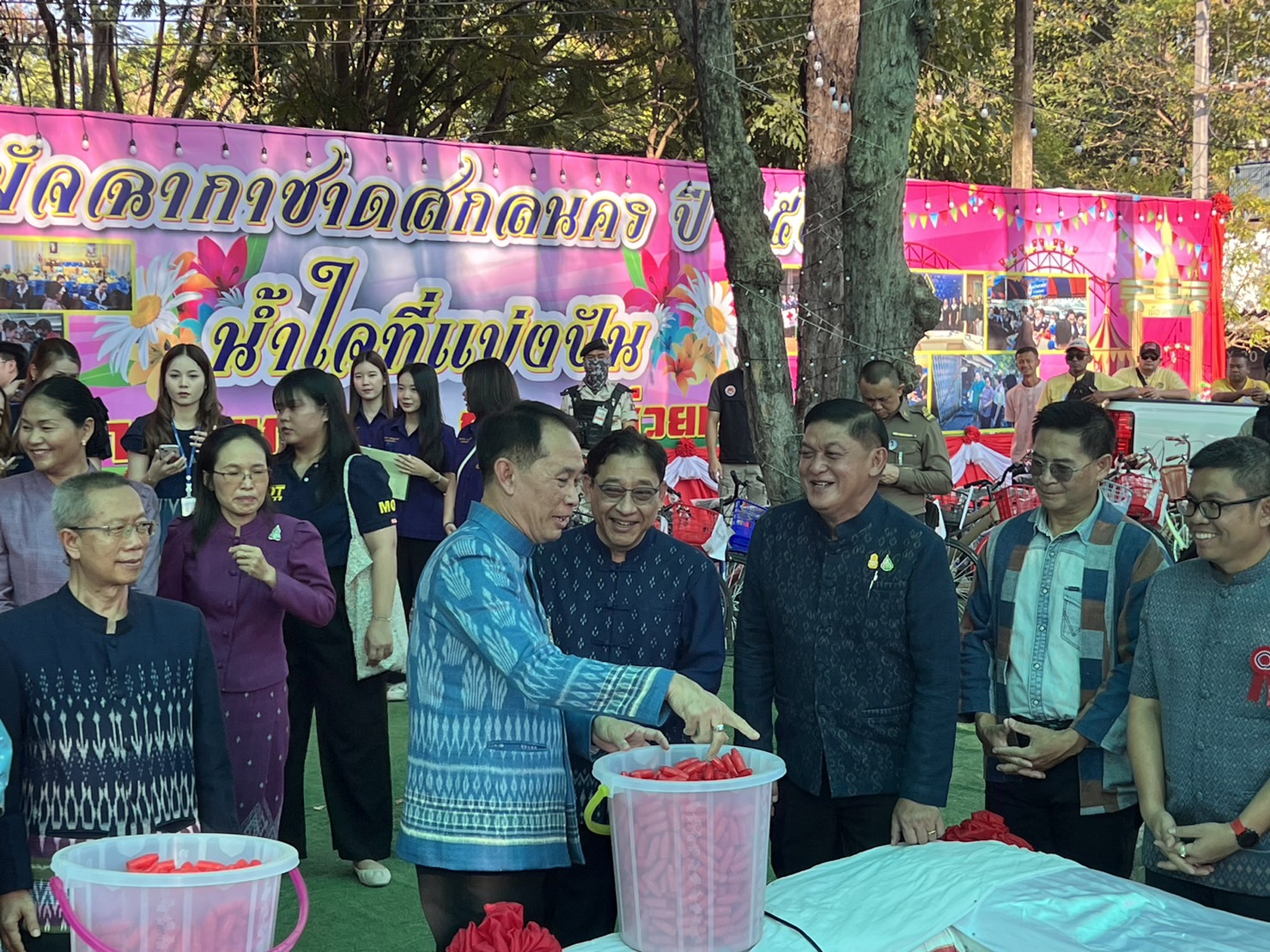 📢พช.สกลนคร : ร่วมพิธีเปิดบ่อมัจฉากาชาด ในงานรวมน้ำใจไทสกล จังหวัดสกลนคร ประจำปี ๒๕๖๗