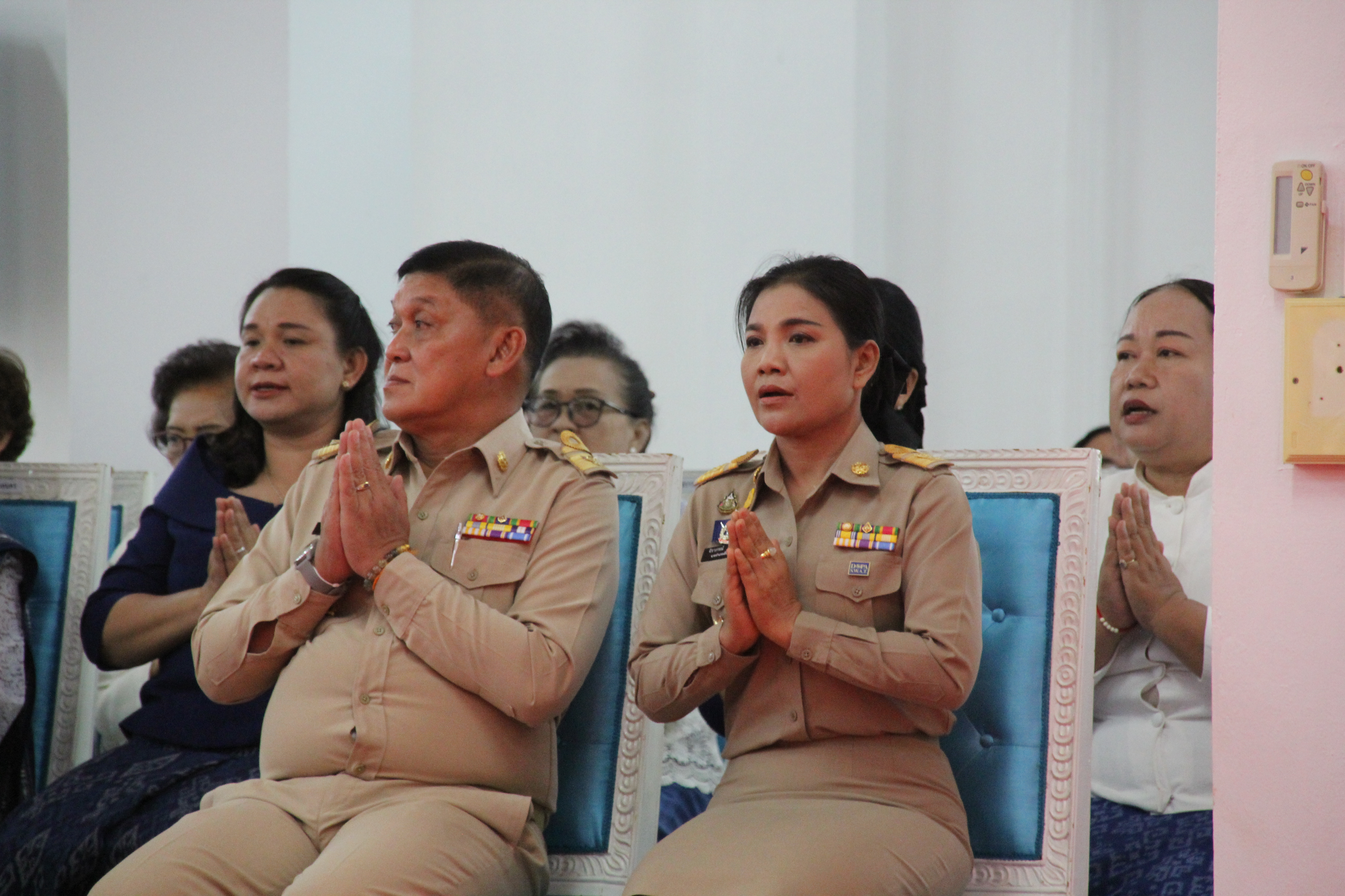 📢พช.สกลนคร : ร่วมทอดผ้าป่าสามัคคีสมทบกองทุนสตรีเฉลิมฉลองวันสตรีสากลจังหวัดสกลนคร ประจำปี ๒๕๖๗