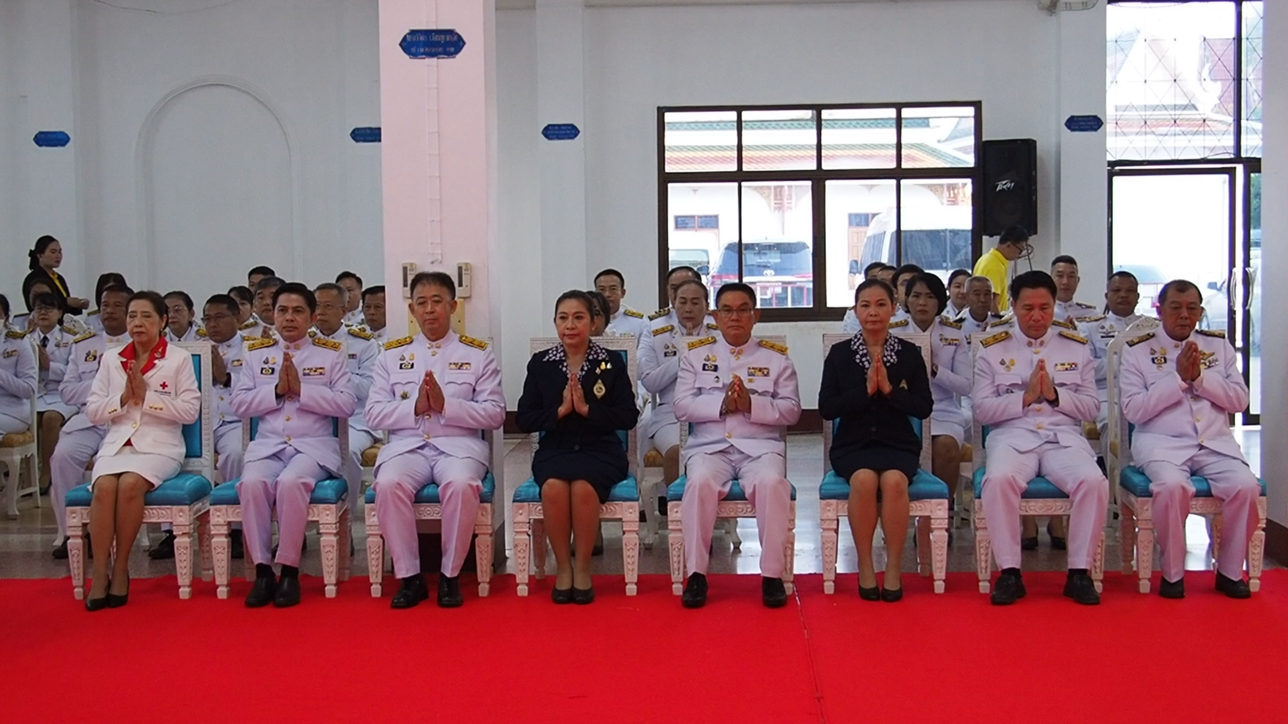 📢พช.สกลนคร : ร่วมพิธีทำบุญตักบาตร เนื่องใน วันที่ระลึกพระบาทสมเด็จพระนั่งเกล้าเจ้าอยู่หัว พระมหาเจษฎาราชเจ้า 🗓วันที่ 31 มี.ค. 67  วัดพระธาตุเชิงชุมวรวิหาร อำเภอเมืองสกลนคร จังหวัดสกลนคร นายณัฐวัสส์ วิริยานภาภรณ์ ผู้ว่าราชการจังหวัดสกลนคร พร้อมด้วยหัวหน้าส่วนราชการ ข้าราชการ ทหาร ตำรวจ พ่อค้า ประชาชน ร่วมพิธีสวดพระพุทธมนต์และทำบุญตักบาตรถวายเป็นพระราชกุศลเนื่องในวันที่ระลึกพระบาทสมเด็จพระนั่งเกล้าเจ้าอยู่หัว พระมหาเจษฎาราชเจ้า  ประจำปี  2567         ทั้งนี้ พระบาทสมเด็จพระนั่งเกล้าเจ้าอยู่หัว พระมหาเจษฎาราชเจ้า เป็นพระมหากษัตริย์ไทยรัชกาลที่ 3 แห่งราชวงศ์จักรี เสด็จพระราชสมภพเมื่อวันจันทร์ที่ 31 มีนาคม  พุทธศักราช 2330 และด้วยความสำนึกในพระเมตตาธิคุณและพระมหากรุณาธิคุณ อันมีเป็นอเนกประการ คณะรัฐมนตรีมีมติ เมื่อวันที่ 1 กันยายน 2535 กำหนดให้วันที่ 31 มีนาคมของทุกปี เป็น “วันระลึกพระบาทสมเด็จพระนั่งเกล้าเจ้าอยู่หัว พระมหาเจษฎาราชเจ้า” หรือ “วันเจษฎา” เพื่อน้อมรำลึกถึงพระมหากรุณาธิคุณอันหาที่สุดมิได้         ในการนี้ นายมนตรี  ฮมแสน พัฒนาการจังหวัดสกลนคร มอบหมาย นางจิรา บุญบรรจง ผู้อำนวยการกลุ่มงานสารสนเทศการพัฒนาชุมชน พร้อมด้วยเจ้าหน้าที่สำนักงานพัฒนาชุมชนจังหวัด เข้าร่วมพิธีในครั้งนี้ด้วย 🌍💞เศรษฐกิจฐานรากมั่นคง ชุมชนเข้มแข็งอย่างยั่งยืน ด้วยหลักปรัชญาของเศรษฐกิจพอเพียง💞🌎 #สกลนคร #กระทรวงมหาดไทย #สำนักงานพัฒนาชุมชนจังหวัดสกลนคร #ChangeforGood 📷 ภาพ/ข่าว : ทีมงานประชาสัมพันธ์ กลุ่มงานสารสนเทศการพัฒนาชุมชน