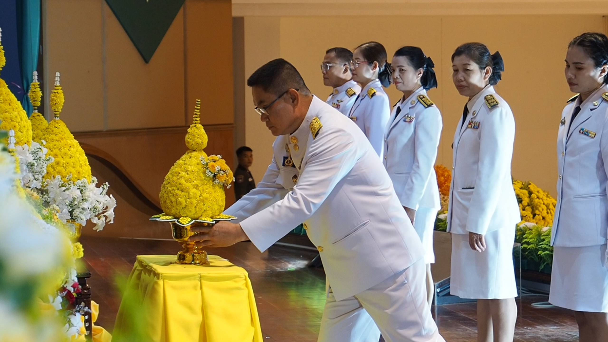 📢พช.สกลนคร : ร่วมพิธีทำบุญตักบาตร เนื่องใน วันที่ระลึกพระบาทสมเด็จพระนั่งเกล้าเจ้าอยู่หัว พระมหาเจษฎาราชเจ้า