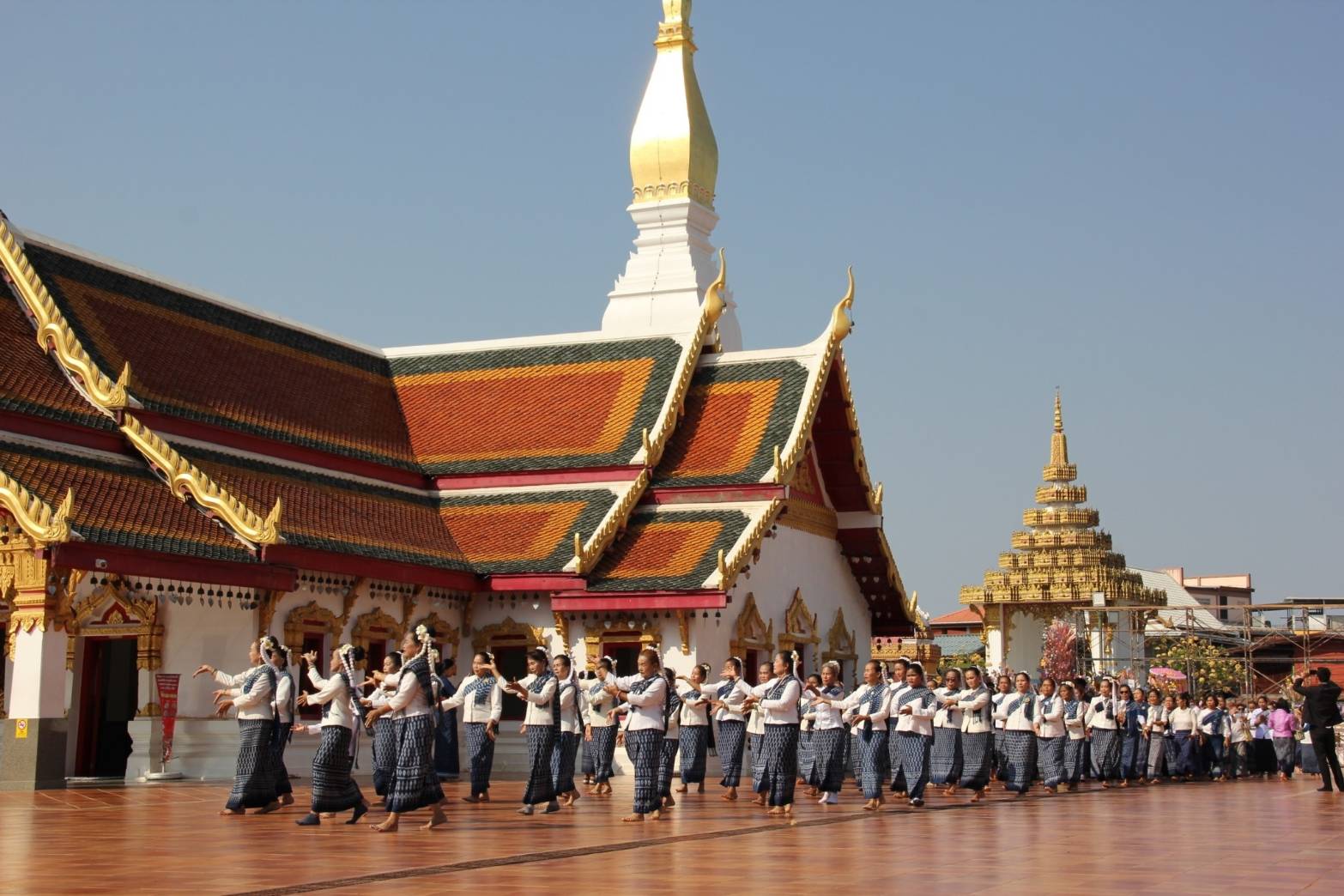 📢พช.สกลนคร : ร่วมทอดผ้าป่าสามัคคีสมทบกองทุนสตรีเฉลิมฉลองวันสตรีสากลจังหวัดสกลนคร ประจำปี ๒๕๖๗