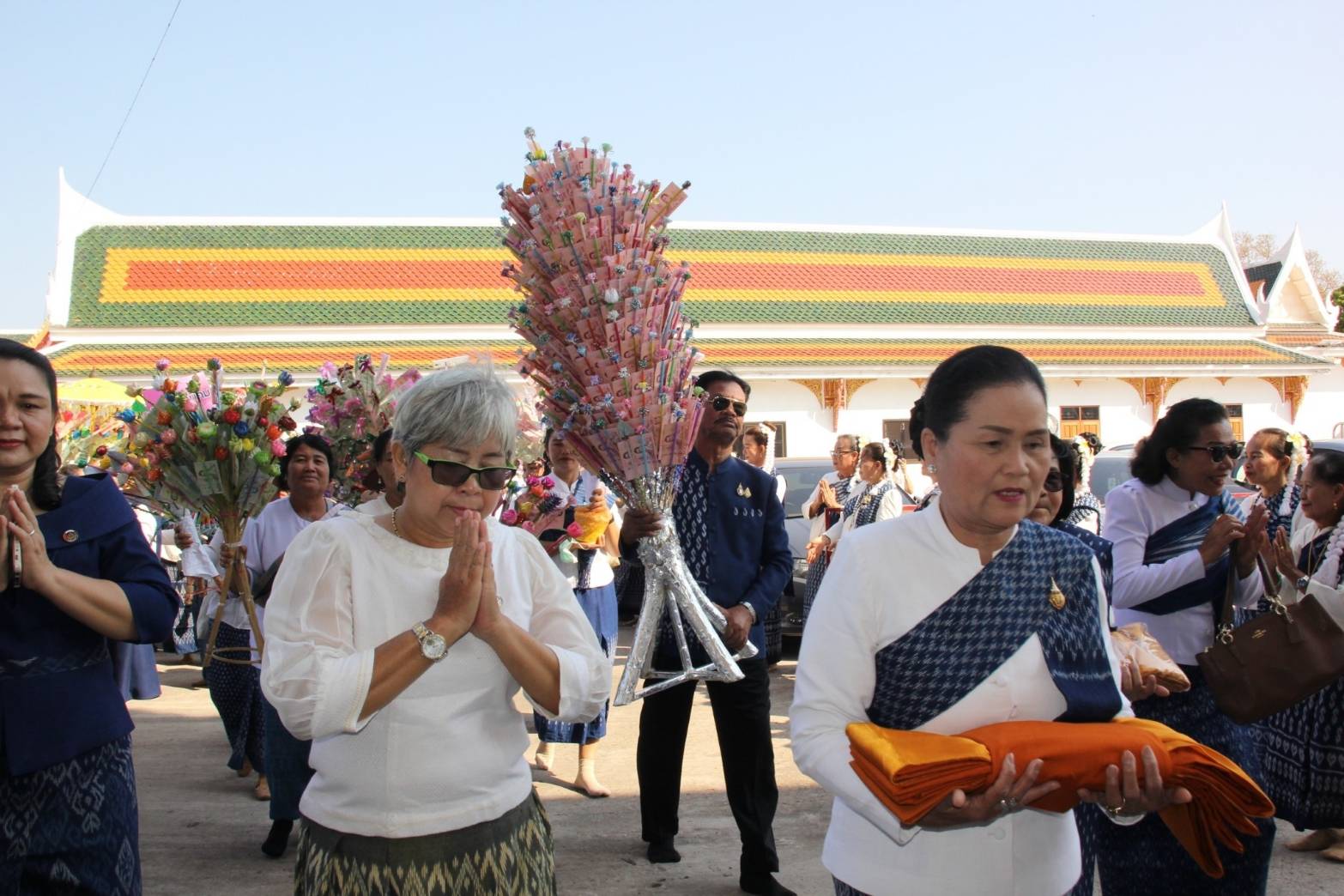 📢พช.สกลนคร : ร่วมทอดผ้าป่าสามัคคีสมทบกองทุนสตรีเฉลิมฉลองวันสตรีสากลจังหวัดสกลนคร ประจำปี ๒๕๖๗