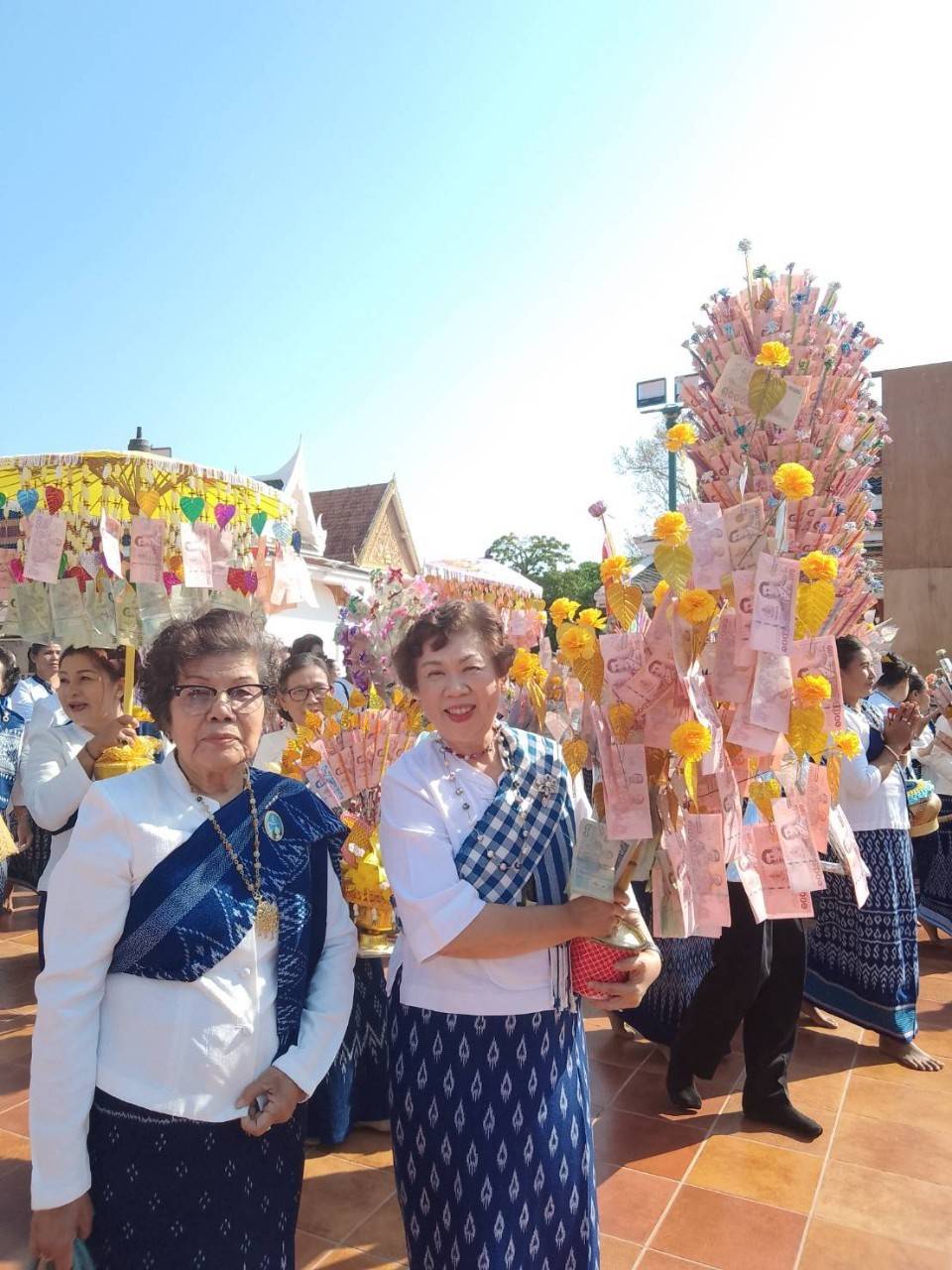 📢พช.สกลนคร : ร่วมทอดผ้าป่าสามัคคีสมทบกองทุนสตรีเฉลิมฉลองวันสตรีสากลจังหวัดสกลนคร ประจำปี ๒๕๖๗