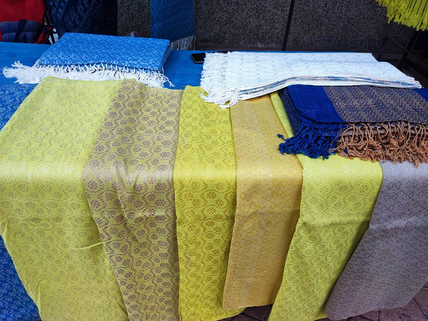 พช.สกลนคร : จัดตลาดนัดสินค้า OTOP อาหารปลอดภัย สินค้าดี สินค้าเด่นจังหวัดสกลนคร ส่งเสริมช่องทางการตลาดให้ผู้ประกอบการ OTOP
