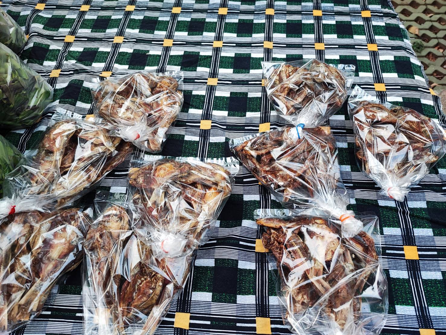 พช.สกลนคร : จัดตลาดนัดสินค้า OTOP อาหารปลอดภัย สินค้าดี สินค้าเด่นจังหวัดสกลนคร ส่งเสริมช่องทางการตลาดให้ผู้ประกอบการ OTOP