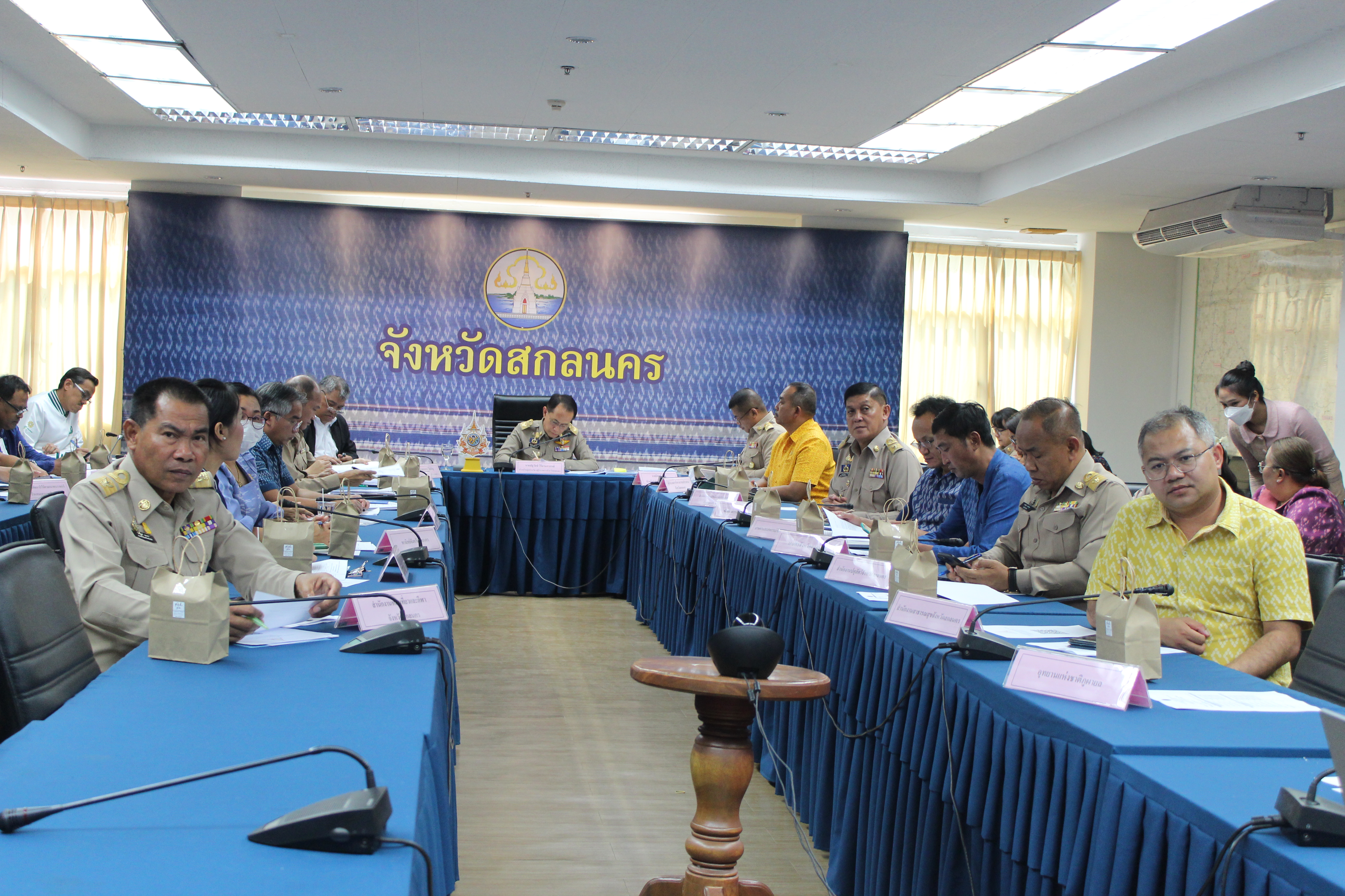พช.สกลนคร : ร่วมประชุมชี้แจงกับคณะกรรมาธิการวิสามัญพิจารณาศึกษาร่างพระราชบัญญัติงบประมาณรายจ่าย ประจำปีงบประมาณ พ.ศ. ๒๕๖๗ วุฒิสภา ครั้งที่ ๒๗/๒๕๖๗