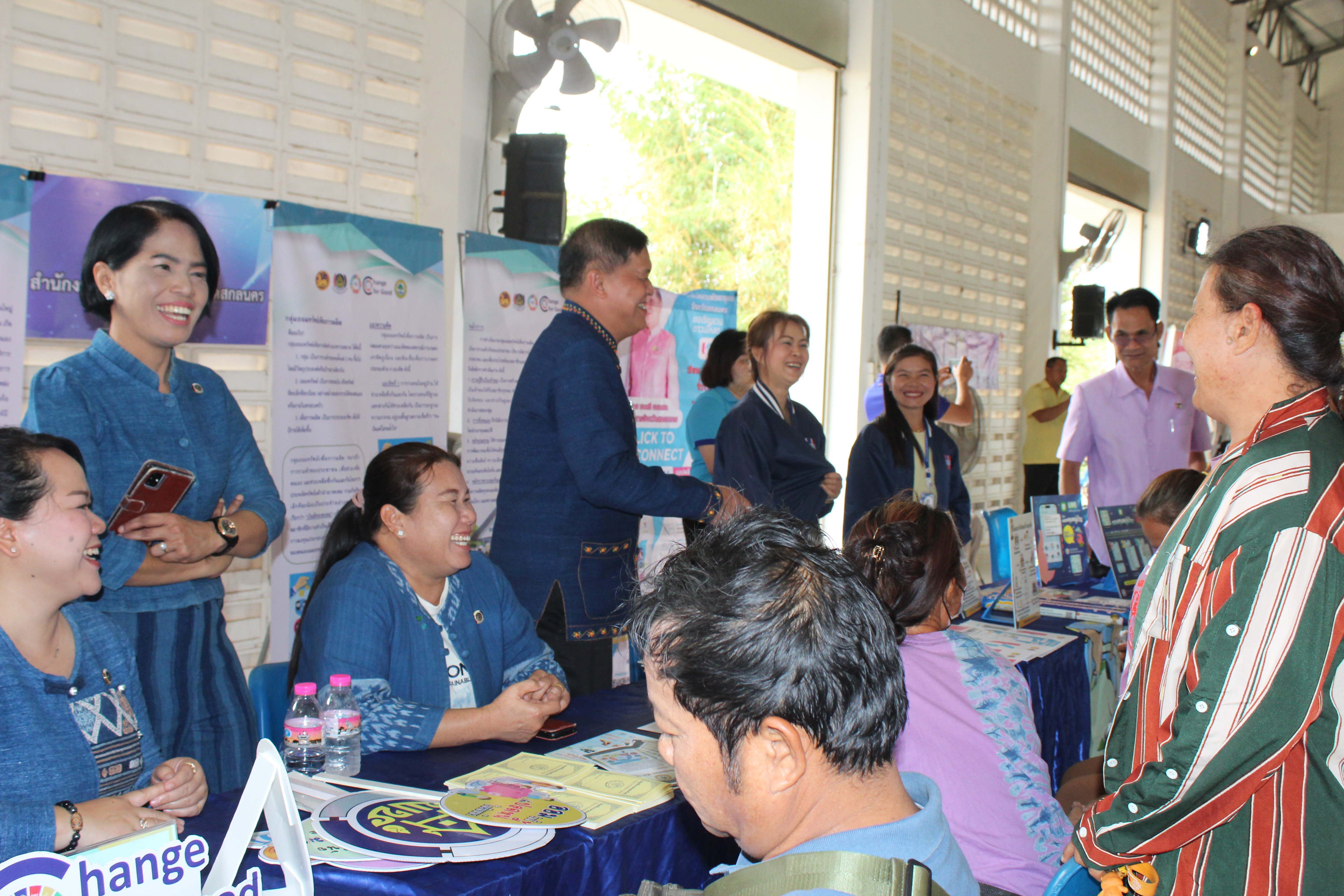 พช.สกลนคร : ร่วมกิจกรรม”ตลาดนัดแก้หนี้” ประจำเดือนมีนาคม ๒๕๖๗ พื้นที่อำเภอพรรณานิคม จังหวัดสกลนคร
