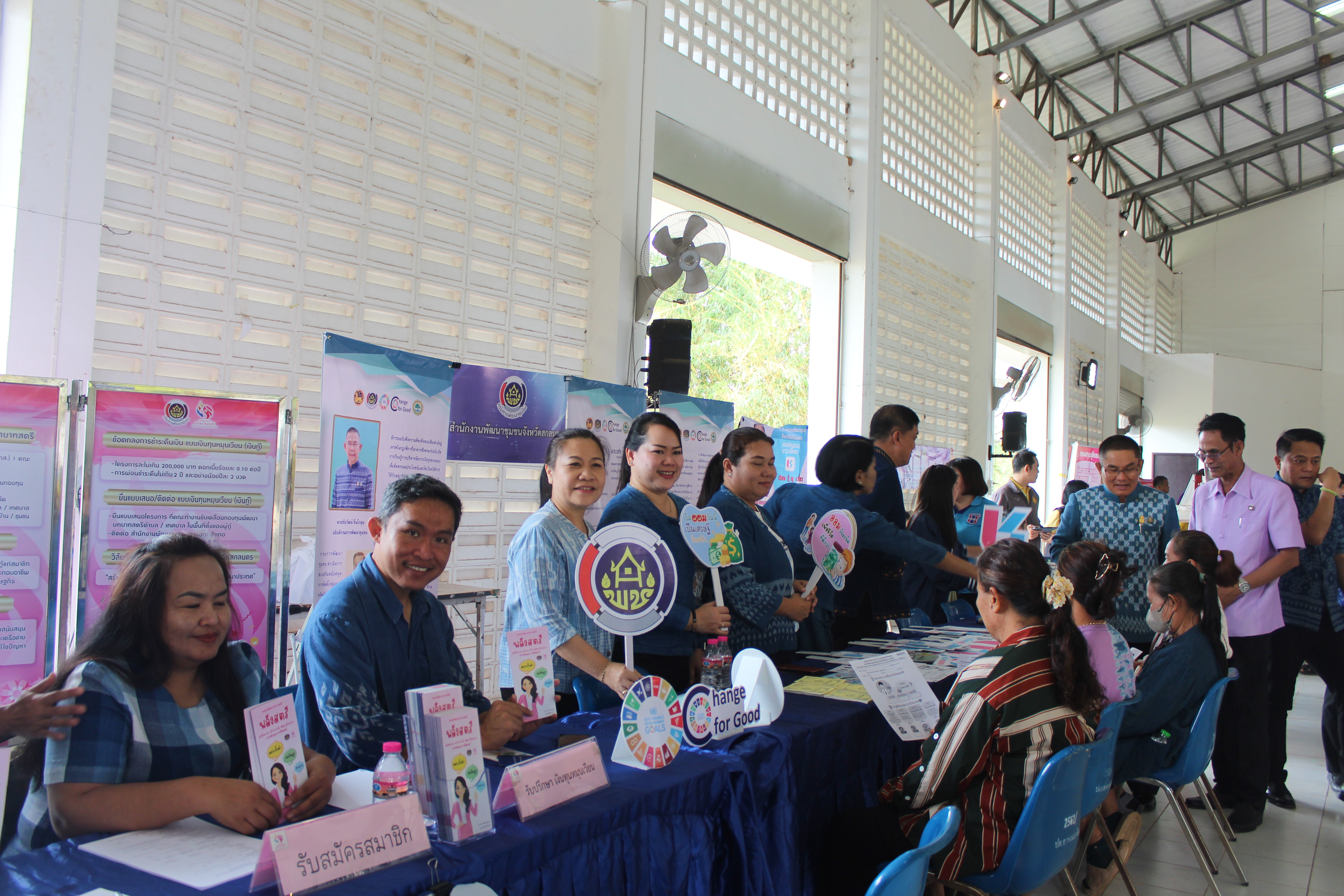 พช.สกลนคร : ร่วมกิจกรรม”ตลาดนัดแก้หนี้” ประจำเดือนมีนาคม ๒๕๖๗ พื้นที่อำเภอพรรณานิคม จังหวัดสกลนคร