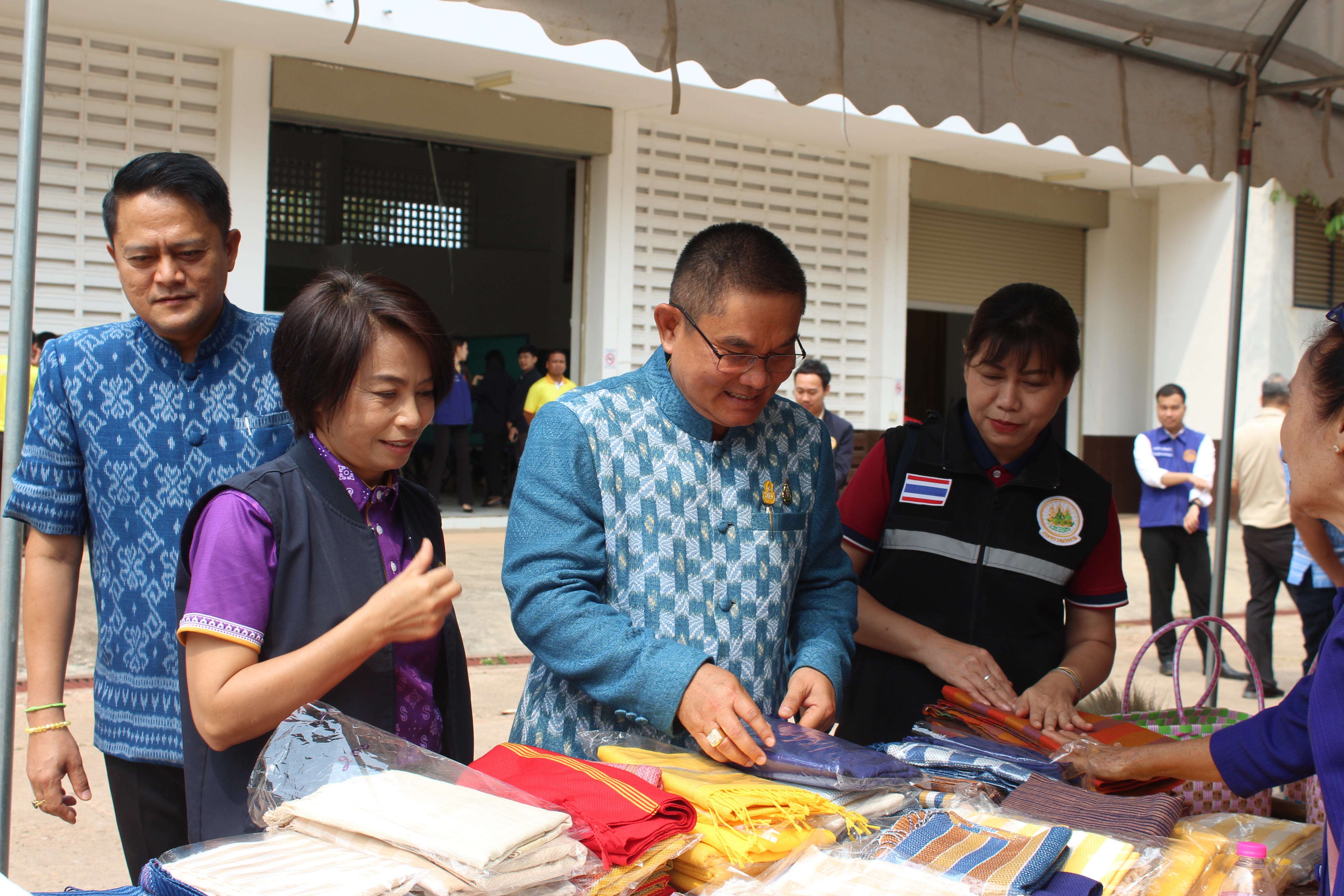 พช.สกลนคร : ร่วมกิจกรรม”ตลาดนัดแก้หนี้” ประจำเดือนมีนาคม ๒๕๖๗ พื้นที่อำเภอพรรณานิคม จังหวัดสกลนคร