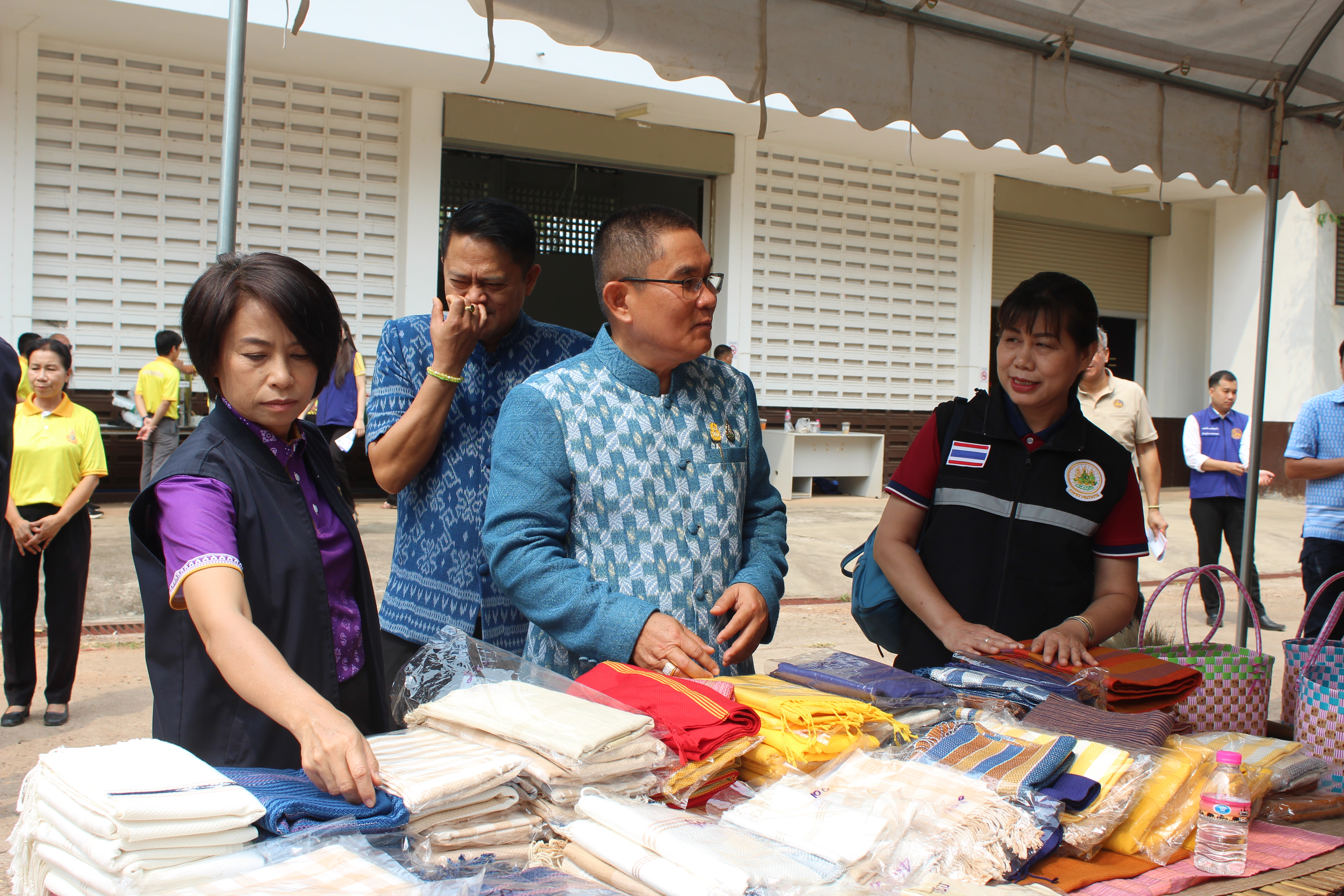 พช.สกลนคร : ร่วมกิจกรรม”ตลาดนัดแก้หนี้” ประจำเดือนมีนาคม ๒๕๖๗ พื้นที่อำเภอพรรณานิคม จังหวัดสกลนคร
