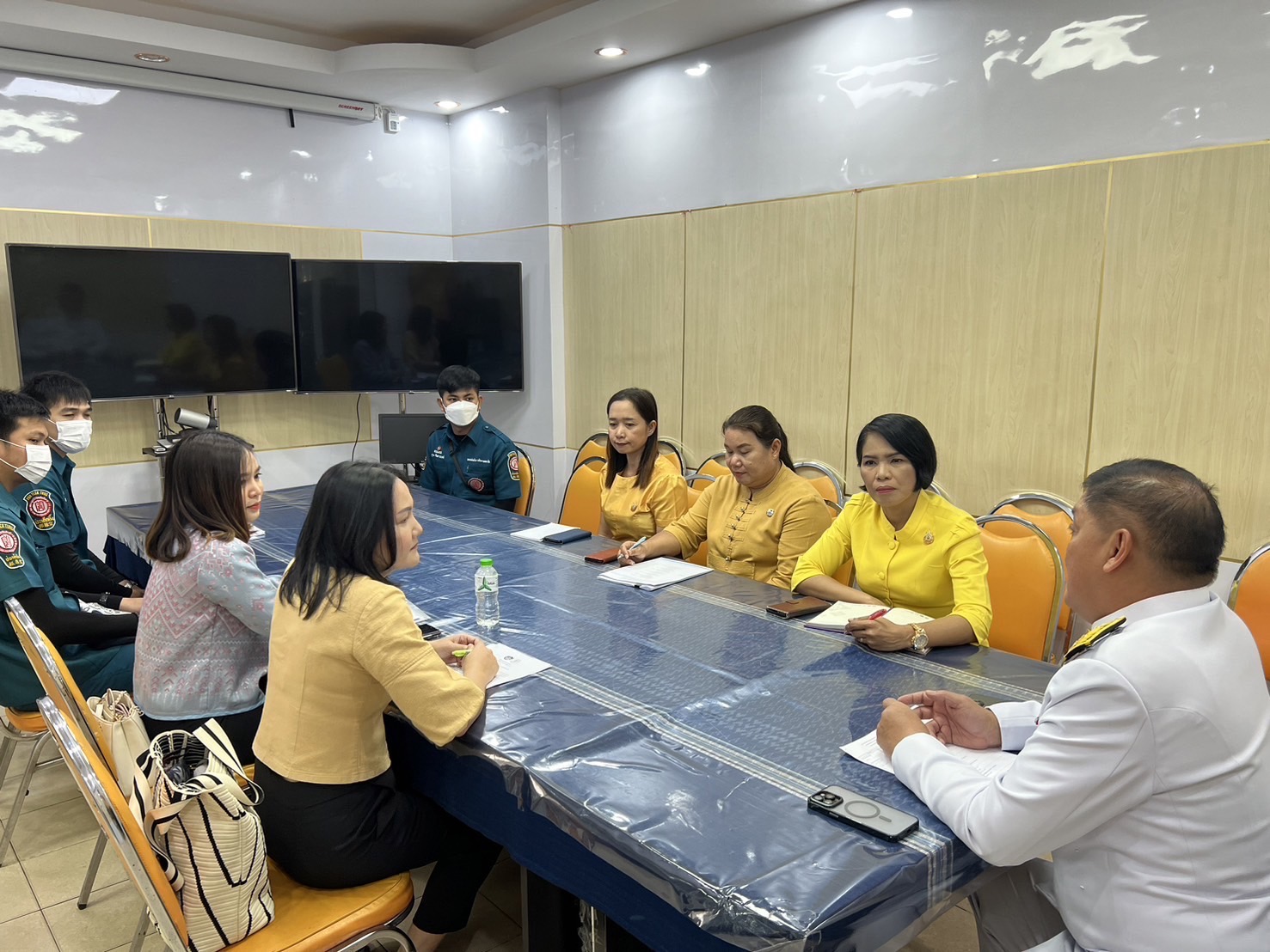 📢จังหวัดสกลนคร : กรมการพัฒนาชุมชน กระทรวงมหาดไทย ร่วมกับมูลนิธิป่อเต็กตึ๊ง ออกพื้นที่ติดตามครัวเรือนเป้าหมายเพื่อสนับสนุนวัสดุอุปกรณ์ในการประกอบอาชีพ