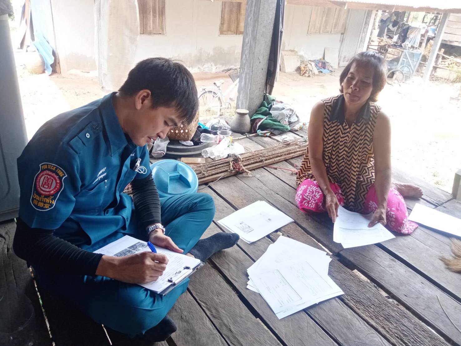 📢จังหวัดสกลนคร : กรมการพัฒนาชุมชน กระทรวงมหาดไทย ร่วมกับมูลนิธิป่อเต็กตึ๊ง ออกพื้นที่ติดตามครัวเรือนเป้าหมายเพื่อสนับสนุนวัสดุอุปกรณ์ในการประกอบอาชีพ