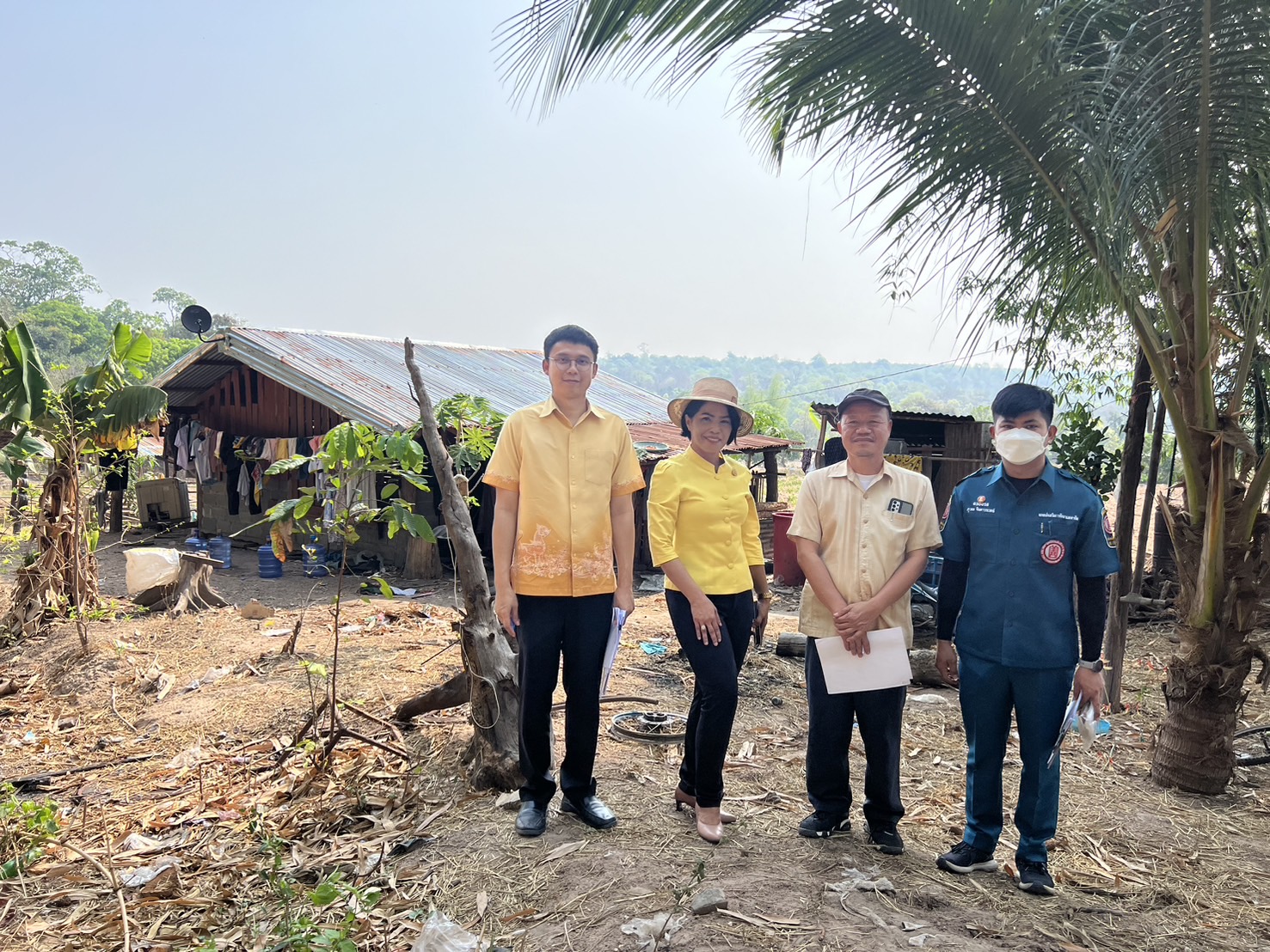 📢จังหวัดสกลนคร : กรมการพัฒนาชุมชน กระทรวงมหาดไทย ร่วมกับมูลนิธิป่อเต็กตึ๊ง ออกพื้นที่ติดตามครัวเรือนเป้าหมายเพื่อสนับสนุนวัสดุอุปกรณ์ในการประกอบอาชีพ