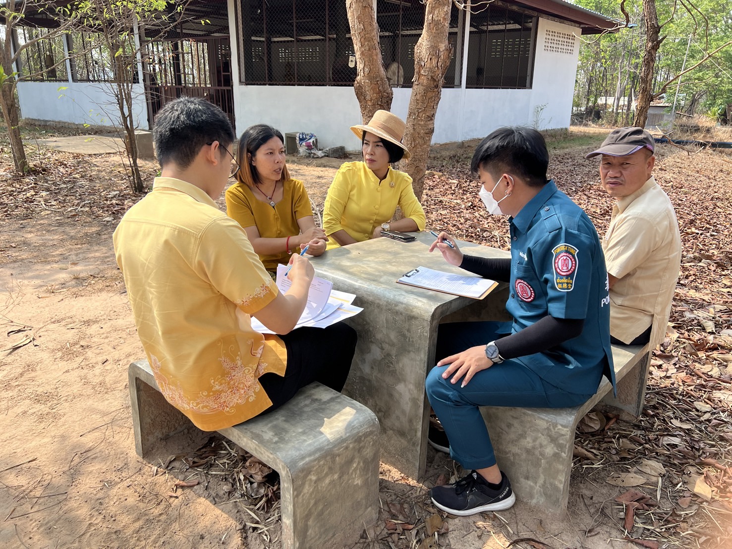 📢จังหวัดสกลนคร : กรมการพัฒนาชุมชน กระทรวงมหาดไทย ร่วมกับมูลนิธิป่อเต็กตึ๊ง ออกพื้นที่ติดตามครัวเรือนเป้าหมายเพื่อสนับสนุนวัสดุอุปกรณ์ในการประกอบอาชีพ