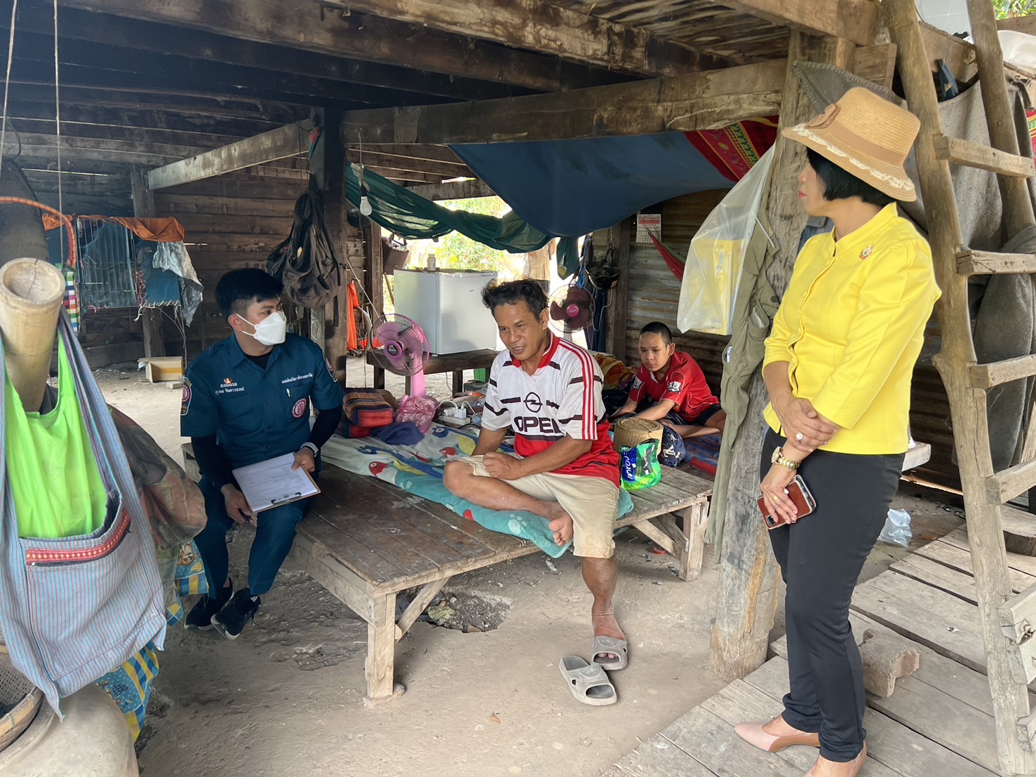 📢จังหวัดสกลนคร : กรมการพัฒนาชุมชน กระทรวงมหาดไทย ร่วมกับมูลนิธิป่อเต็กตึ๊ง ออกพื้นที่ติดตามครัวเรือนเป้าหมายเพื่อสนับสนุนวัสดุอุปกรณ์ในการประกอบอาชีพ