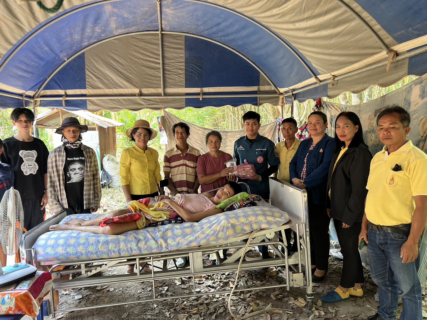 📢จังหวัดสกลนคร : กรมการพัฒนาชุมชน กระทรวงมหาดไทย ร่วมกับมูลนิธิป่อเต็กตึ๊ง ออกพื้นที่ติดตามครัวเรือนเป้าหมายเพื่อสนับสนุนวัสดุอุปกรณ์ในการประกอบอาชีพ