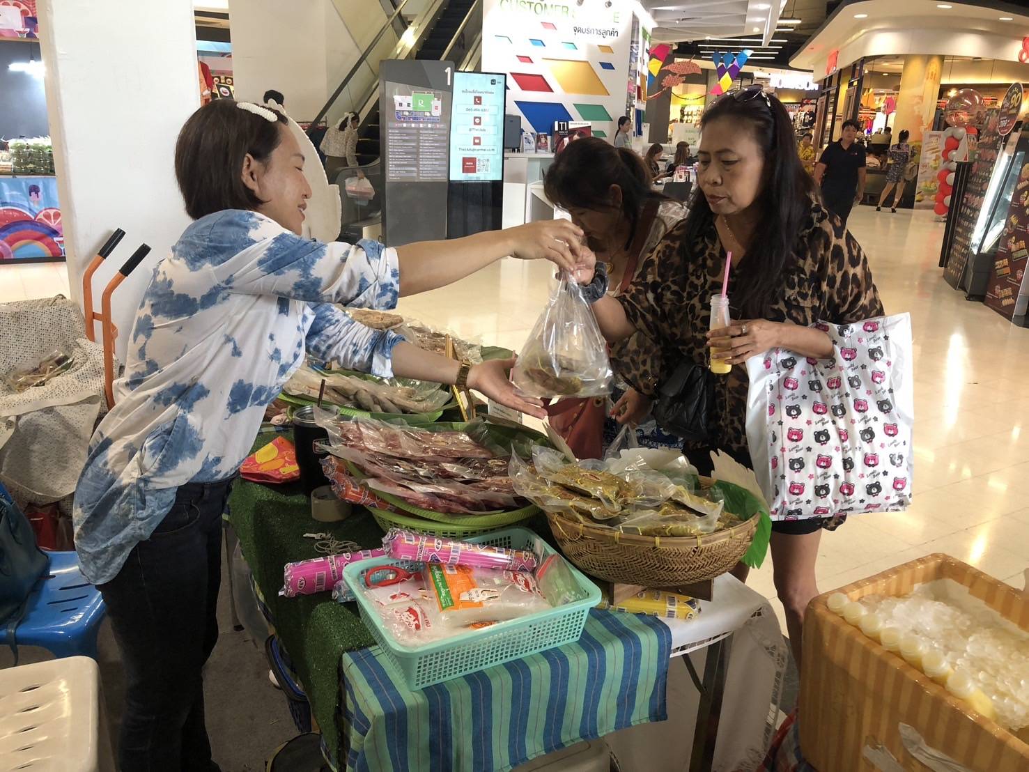 สำนักงานพัฒนาชุมชนจังหวัดสกลนคร ร่วมกับห้างสรรพสินค้าโรบินสัน ไลฟ์สไตล์ จังหวัดสกลนคร จัดกิจกรรมส่งเสริมการจำหน่ายสินค้า OTOP ในช่วง 6-12 เมษายน 2567 ณ ห้างสรรพสินค้าโรบินสัน ไลฟ์สไตล์ จังหวัดสกลนคร