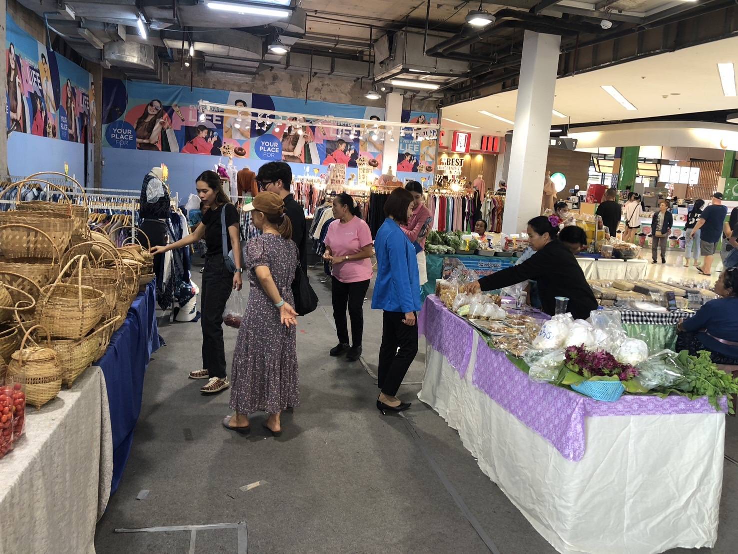 สำนักงานพัฒนาชุมชนจังหวัดสกลนคร ร่วมกับห้างสรรพสินค้าโรบินสัน ไลฟ์สไตล์ จังหวัดสกลนคร จัดกิจกรรมส่งเสริมการจำหน่ายสินค้า OTOP ในช่วง 6-12 เมษายน 2567 ณ ห้างสรรพสินค้าโรบินสัน ไลฟ์สไตล์ จังหวัดสกลนคร