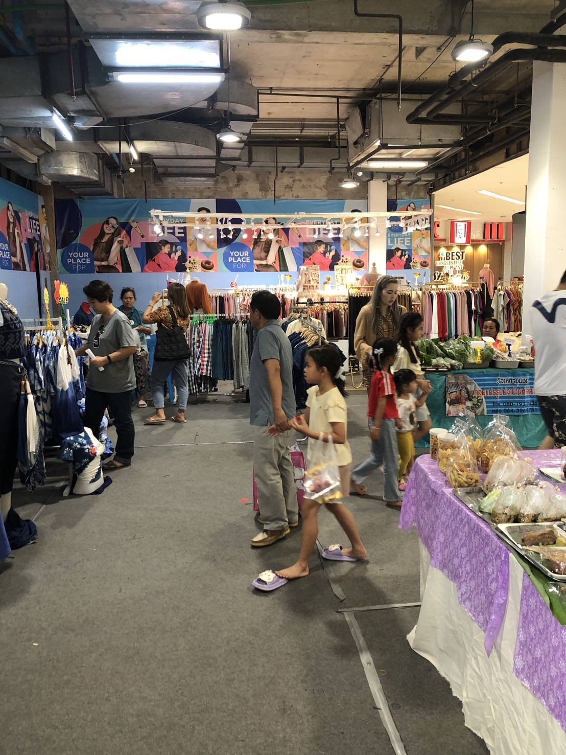 สำนักงานพัฒนาชุมชนจังหวัดสกลนคร ร่วมกับห้างสรรพสินค้าโรบินสัน ไลฟ์สไตล์ จังหวัดสกลนคร จัดกิจกรรมส่งเสริมการจำหน่ายสินค้า OTOP ในช่วง 6-12 เมษายน 2567 ณ ห้างสรรพสินค้าโรบินสัน ไลฟ์สไตล์ จังหวัดสกลนคร